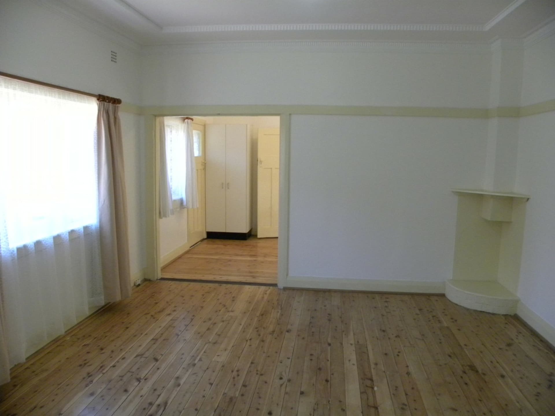 10 York Street Gosford NSW, Gosford - Thumbnail 6