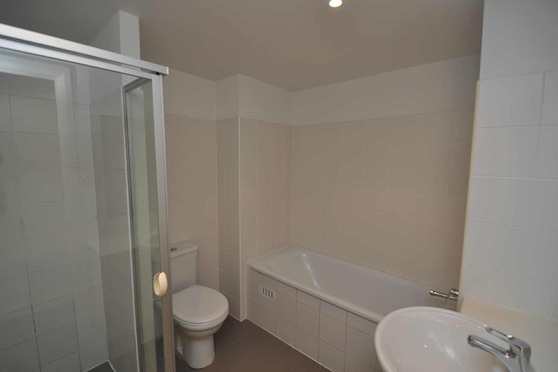 211/80 John Whiteway Drive Gosford NSW, Gosford - Thumbnail 5