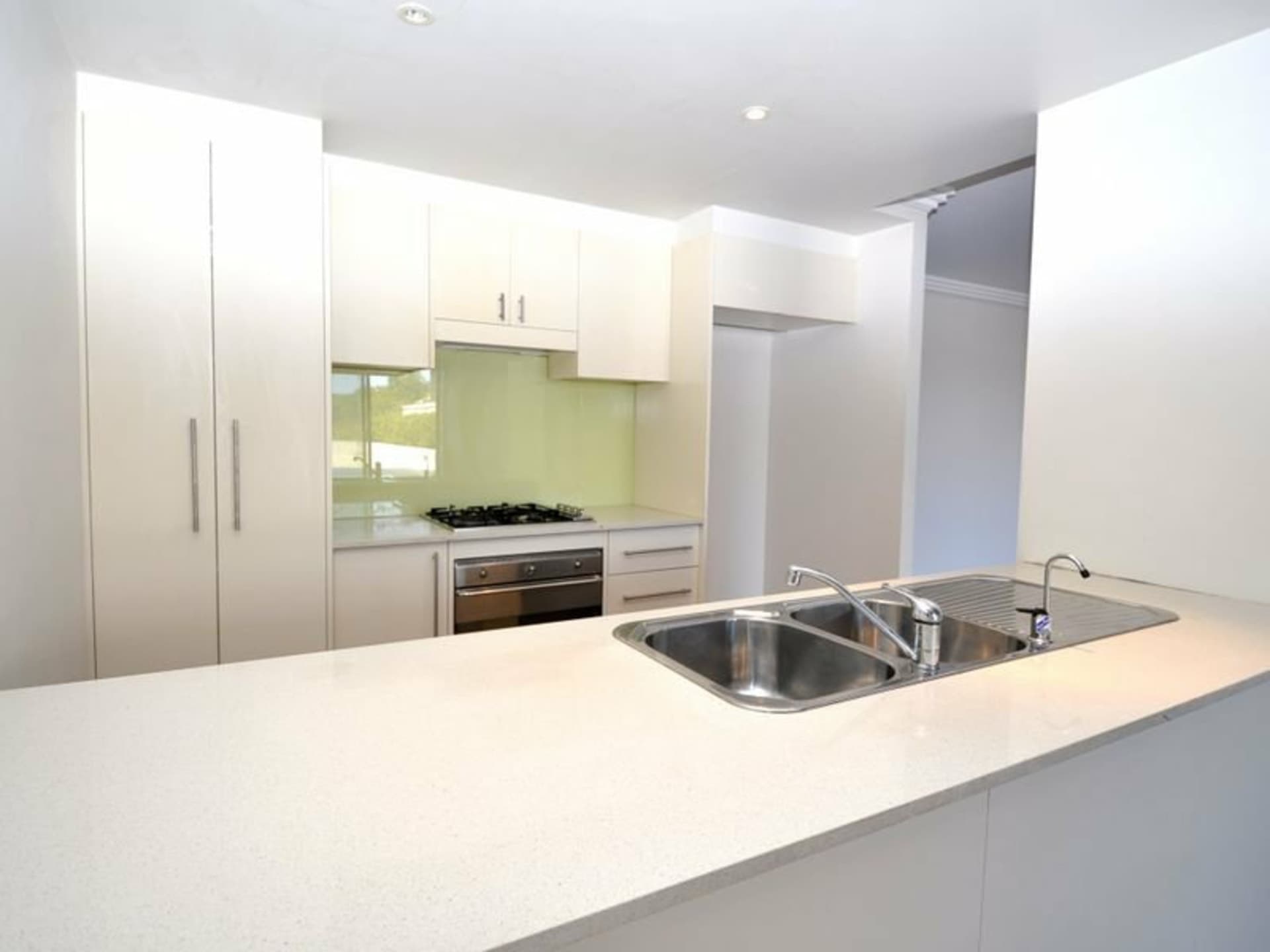 2/24, Gosford - Image 1