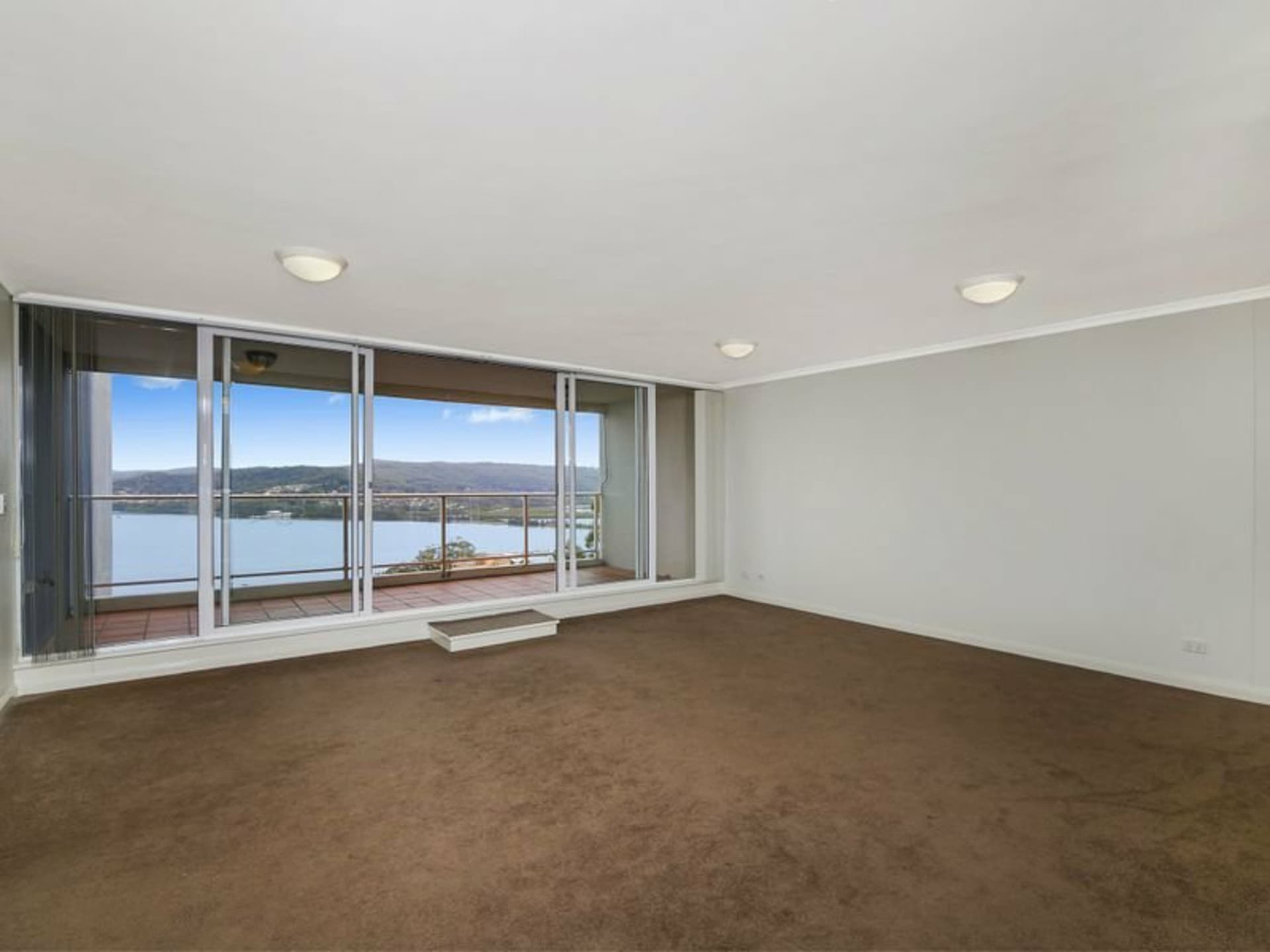 904/97, Gosford - Thumbnail 4