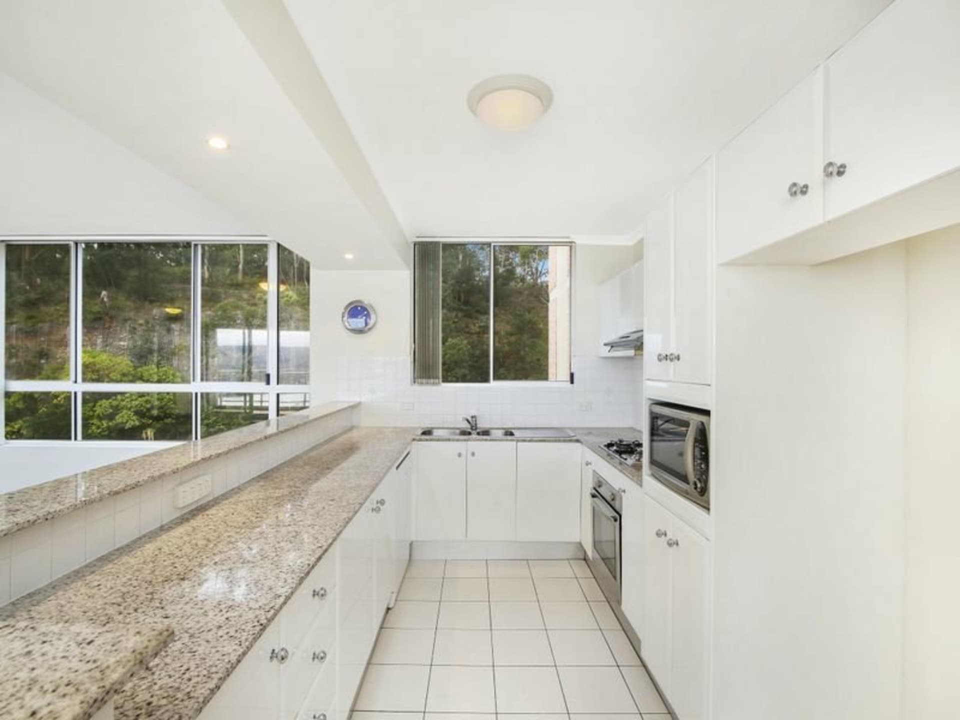 904/97, Gosford - Thumbnail 5