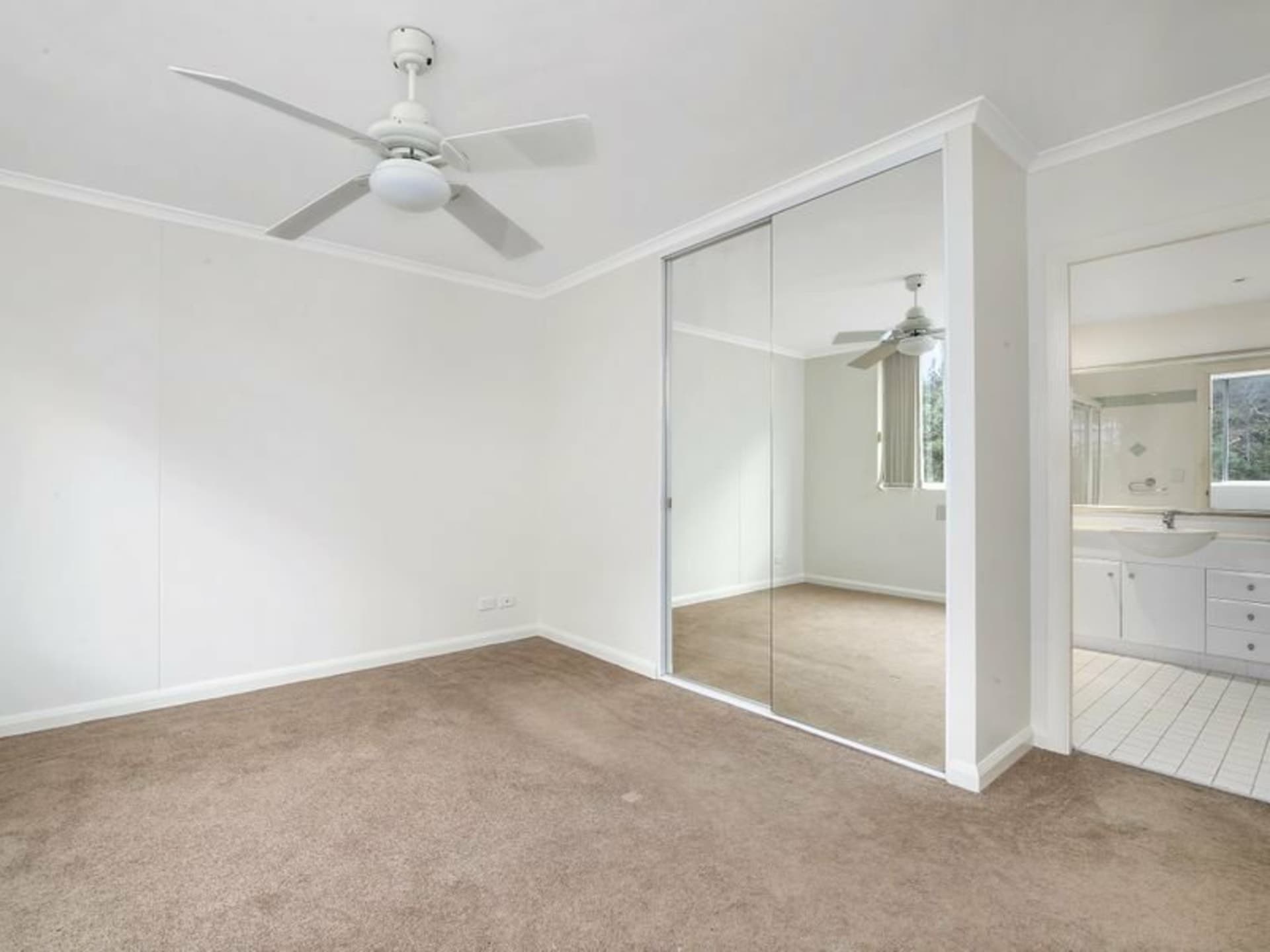 904/97, Gosford - Thumbnail 6