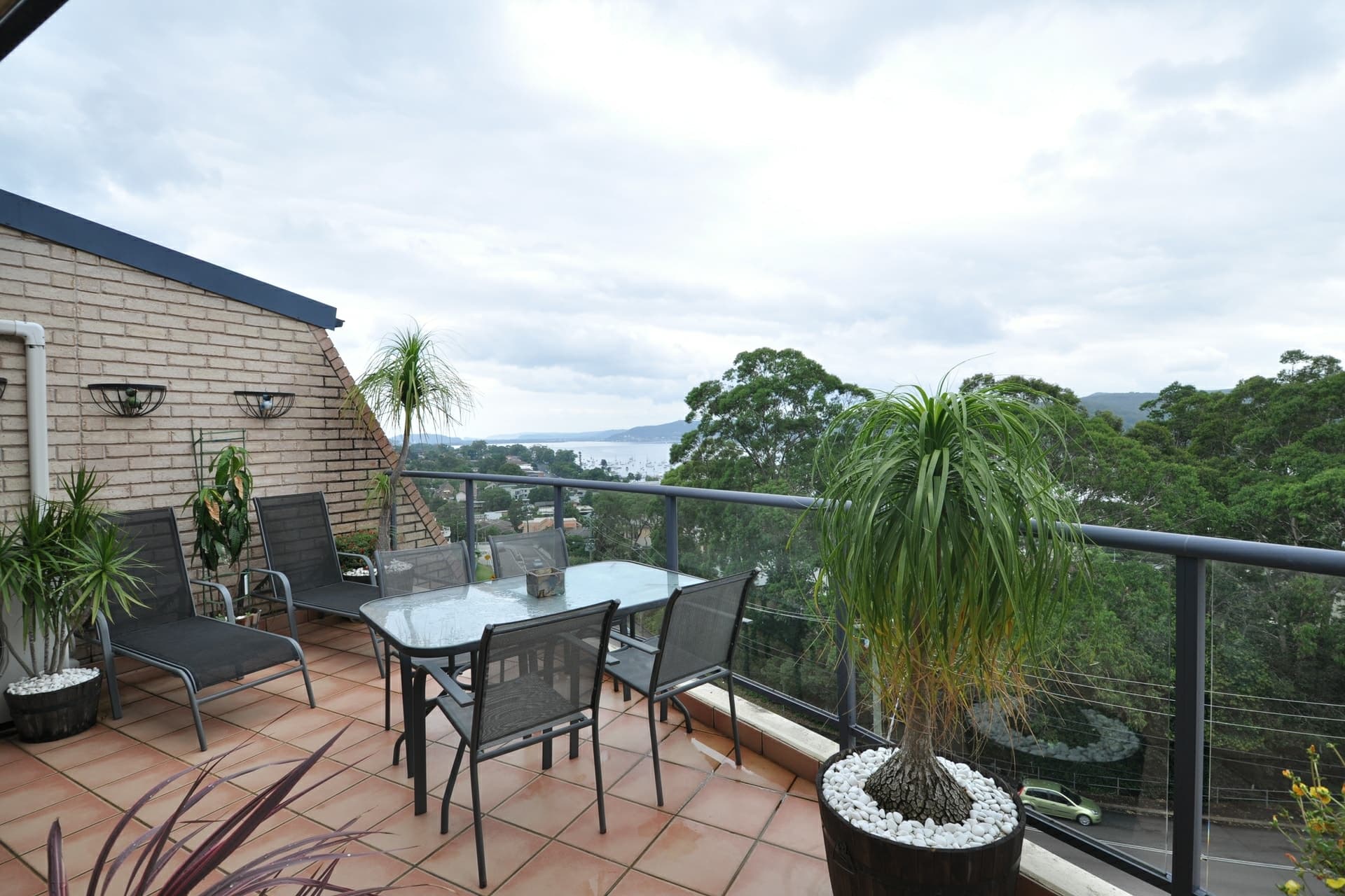 45/92, Gosford - Image 1