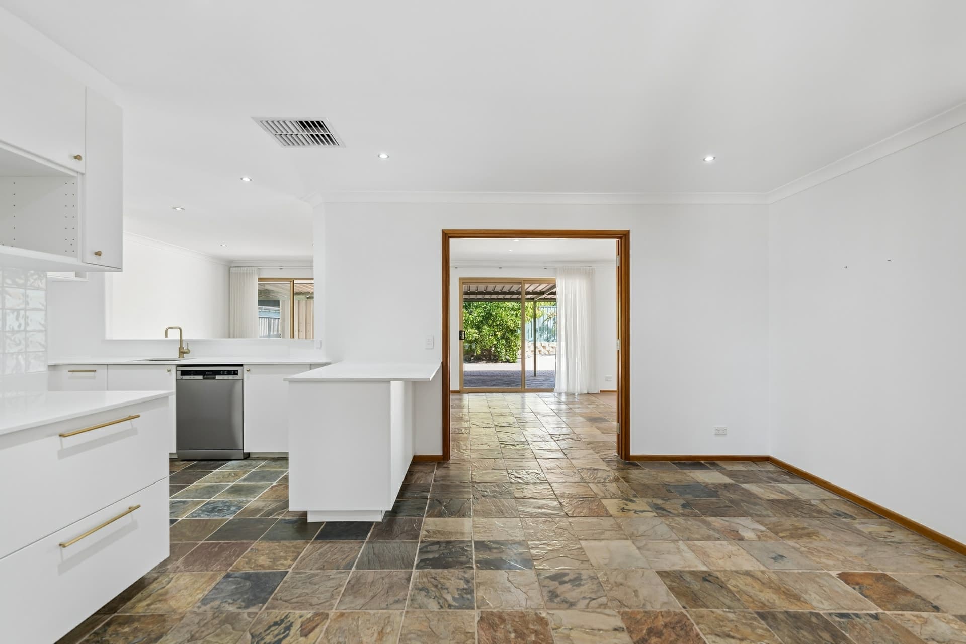 11 Bilby Place Gosnells WA, Gosnells - Thumbnail 6