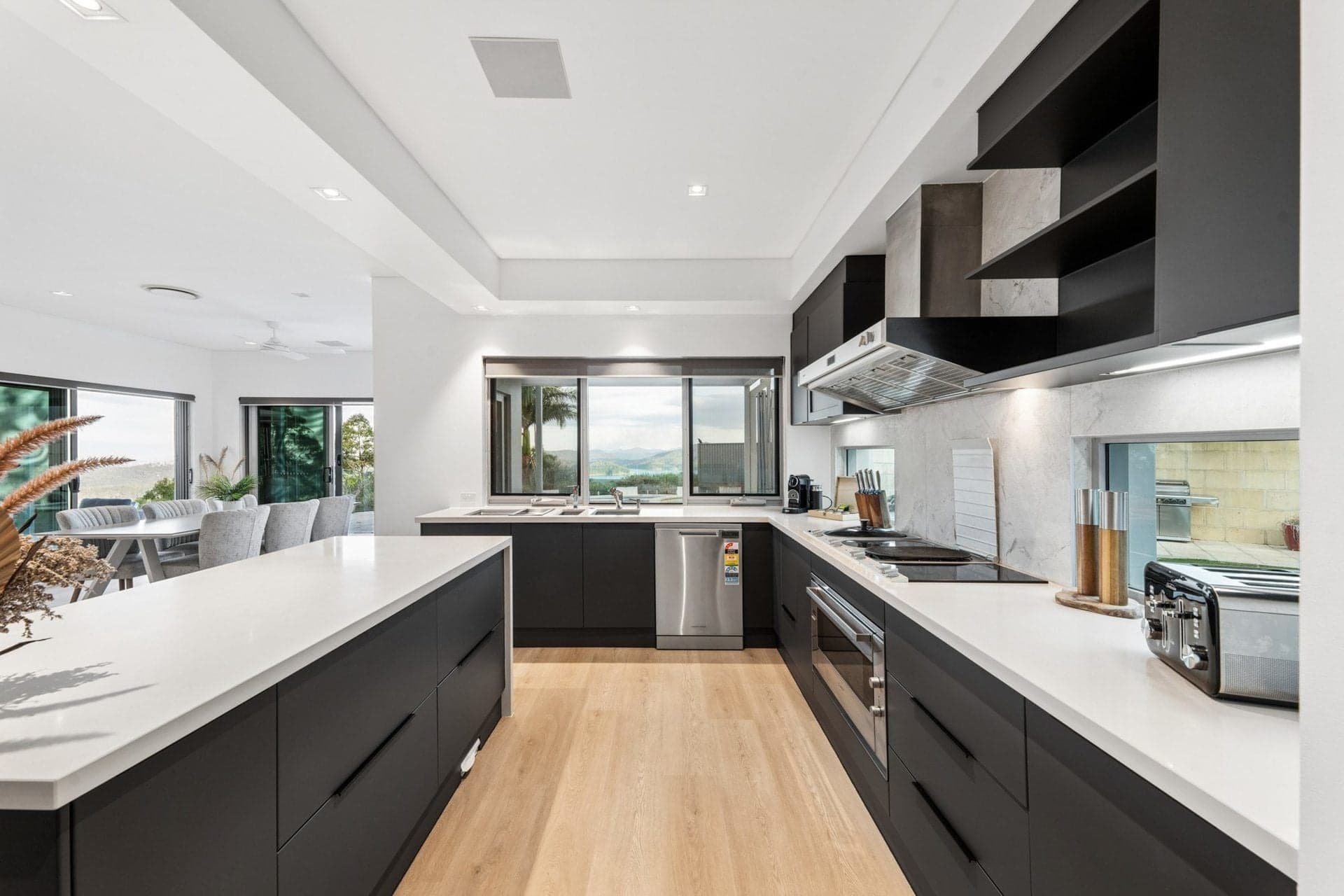 $ 2,600,000, Advancetown - Image 1