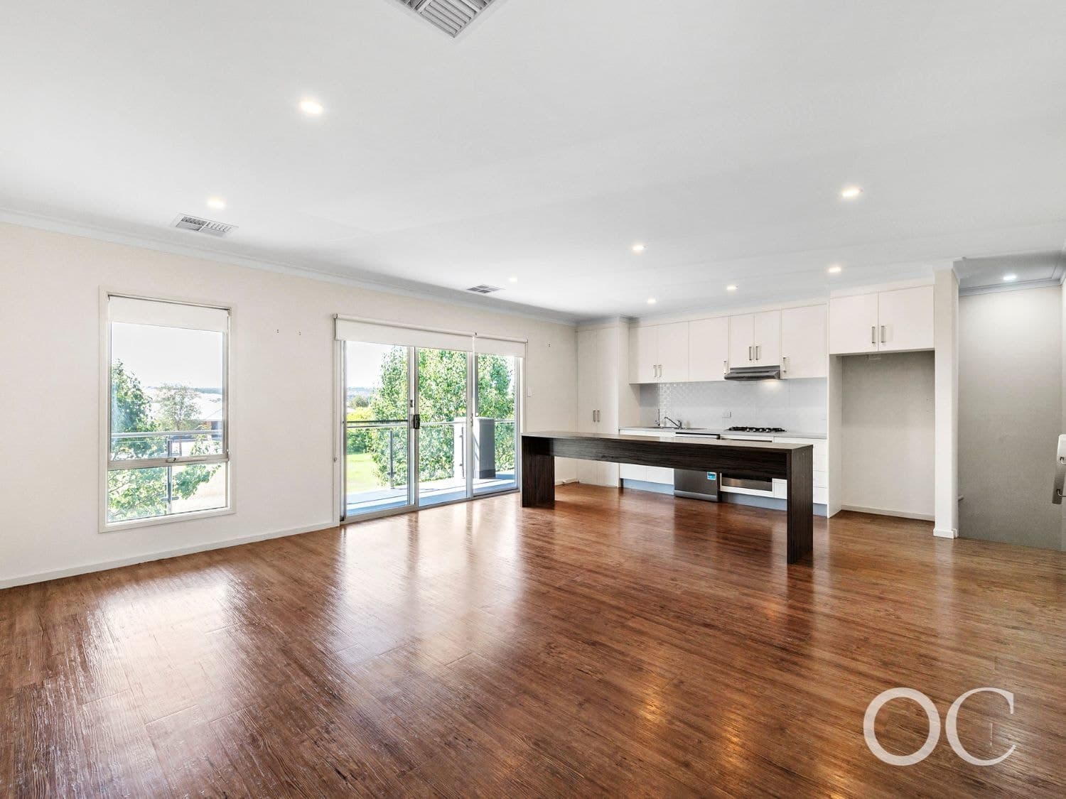 8 Ivory Lane, Seaford Meadows - Thumbnail 2