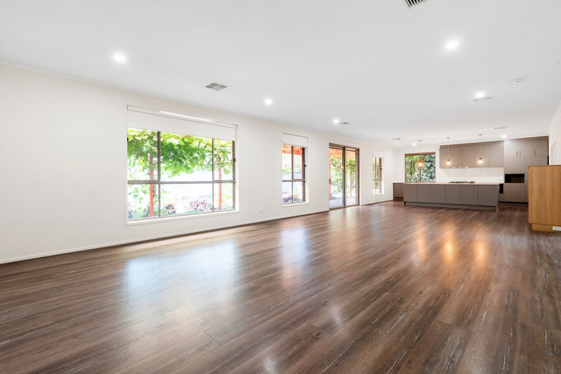 14 Kingsford Smith Street, Modbury Heights - Thumbnail 2