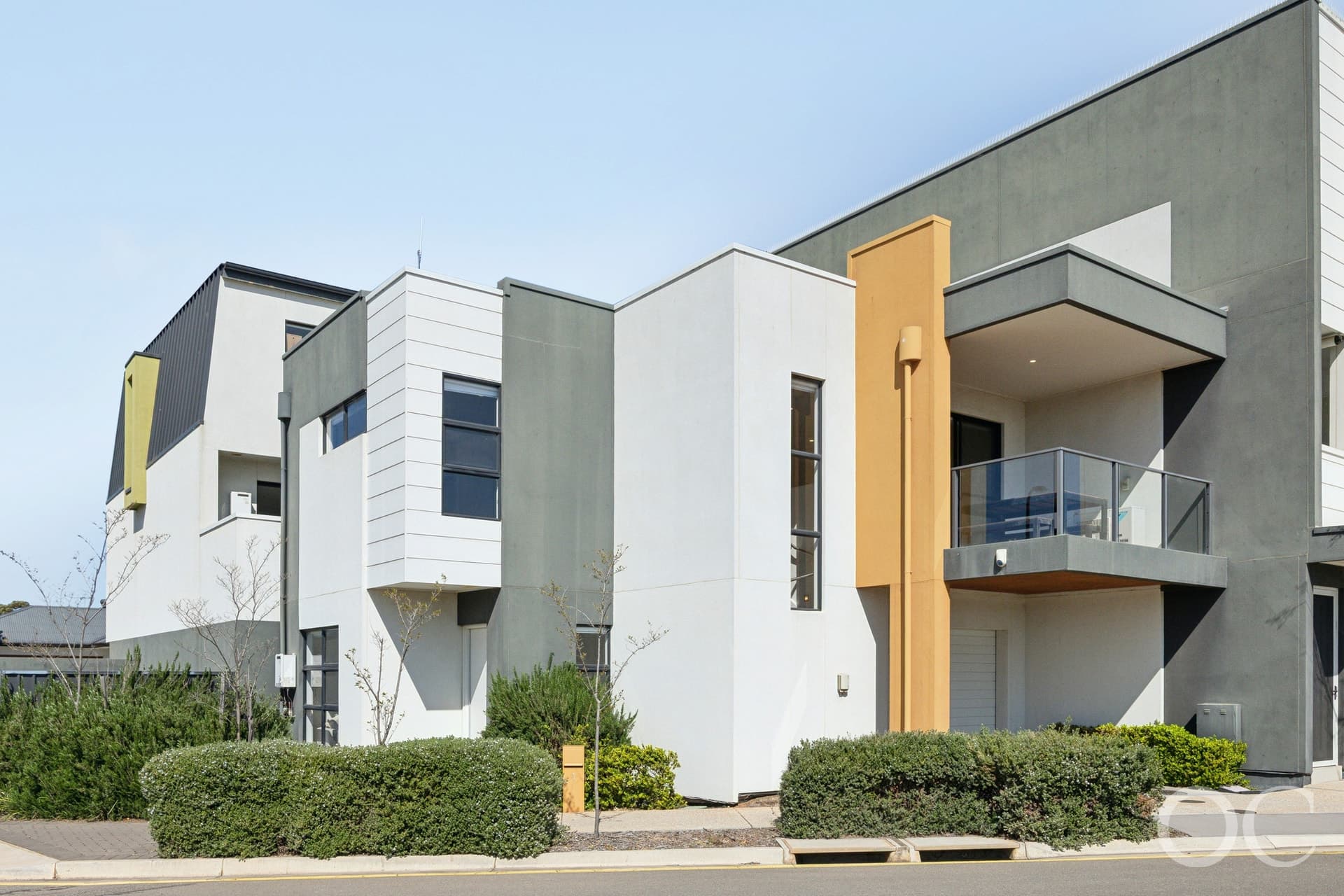 1 Steeplechase Avenue, St Clair - Thumbnail 2