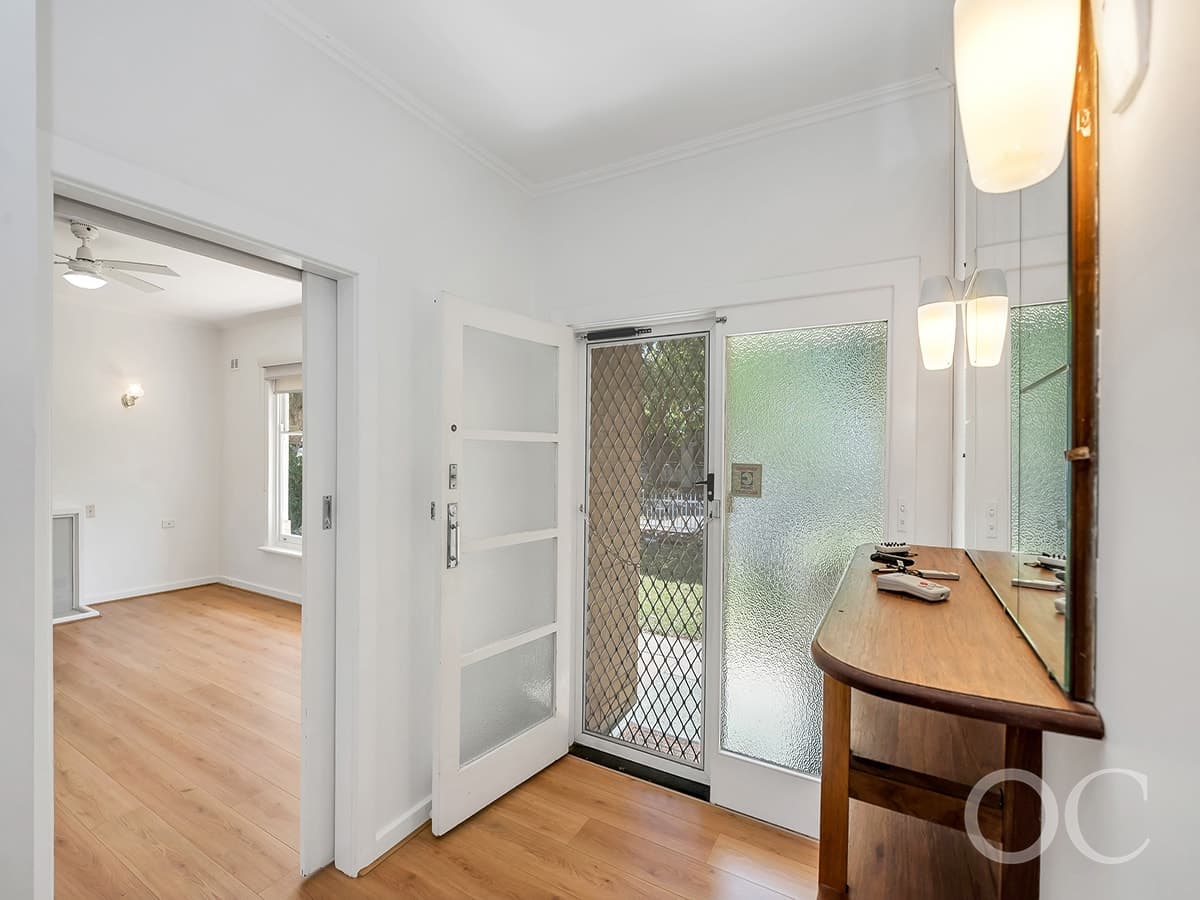 6 Glenloth Avenue, Westbourne Park - Thumbnail 3