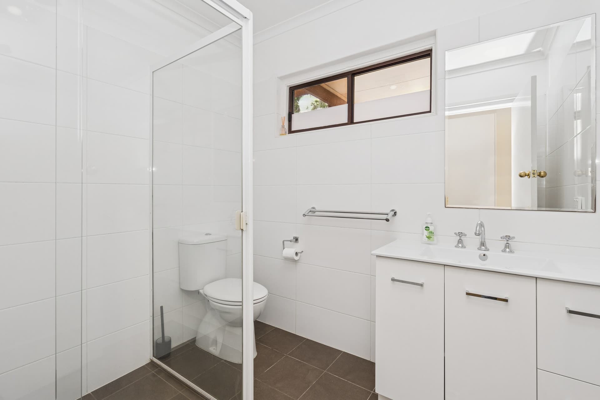 38 Hillview Road, Kingswood - Thumbnail 6