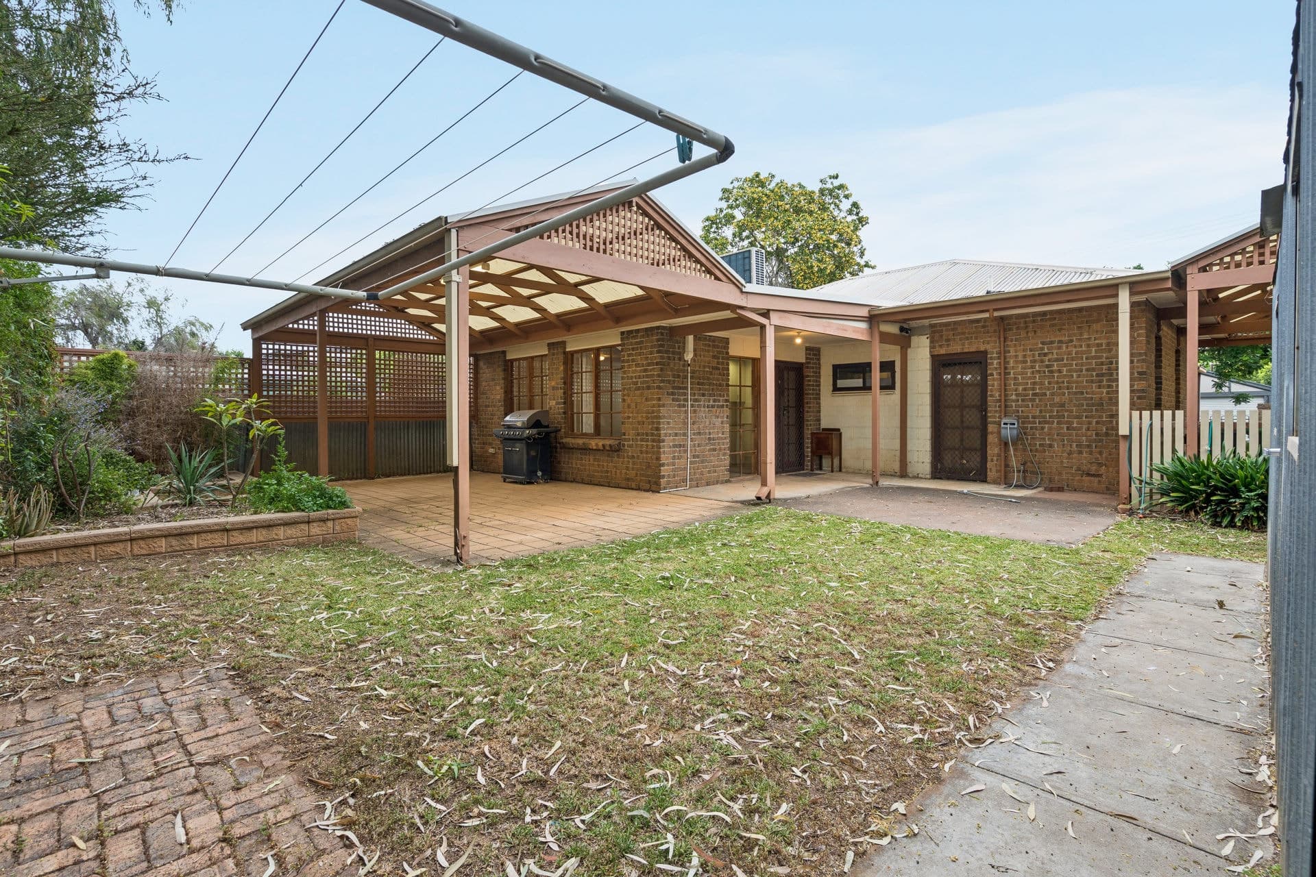 38 Hillview Road, Kingswood - Thumbnail 7