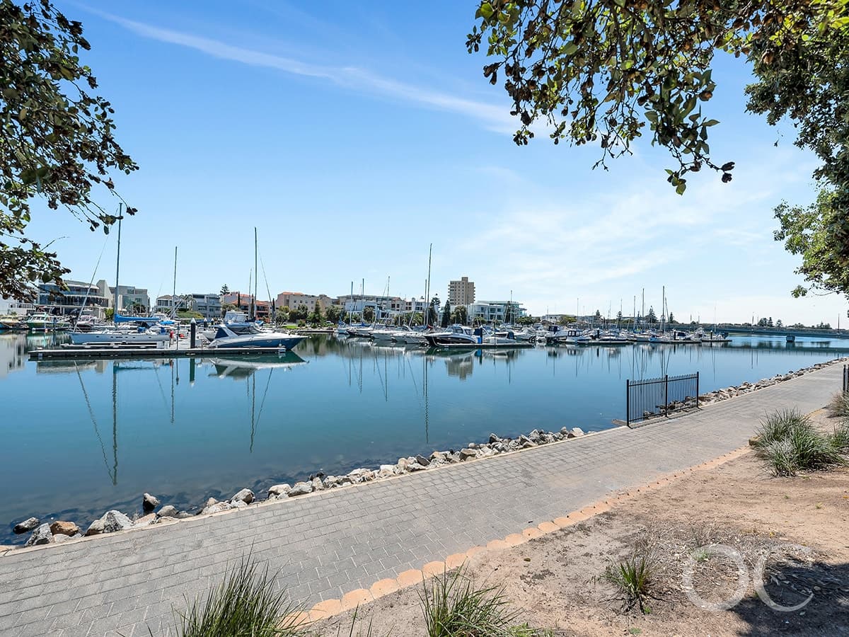 10/11 Adelphi Terrace, Glenelg North - Thumbnail 2