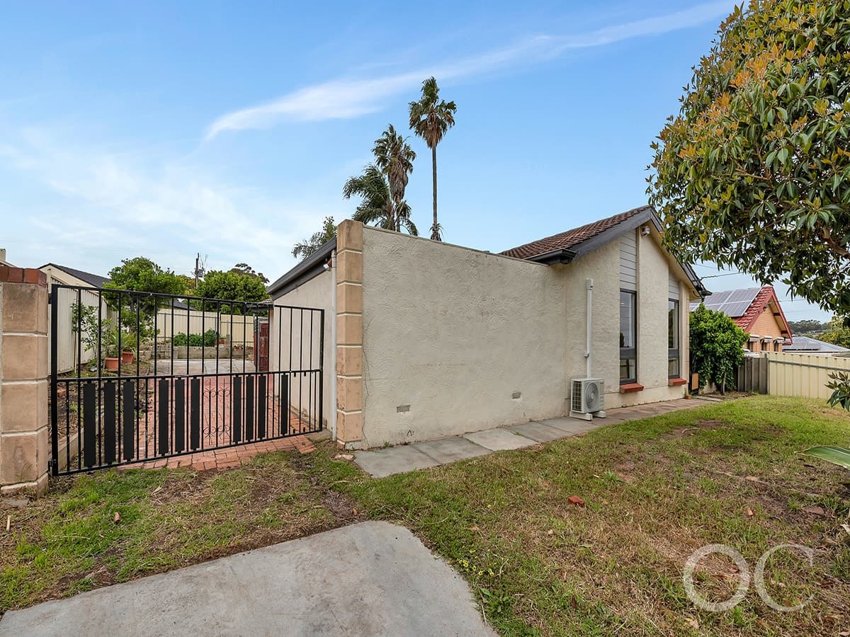 24 Parkview Rise, Hackham - Image 1
