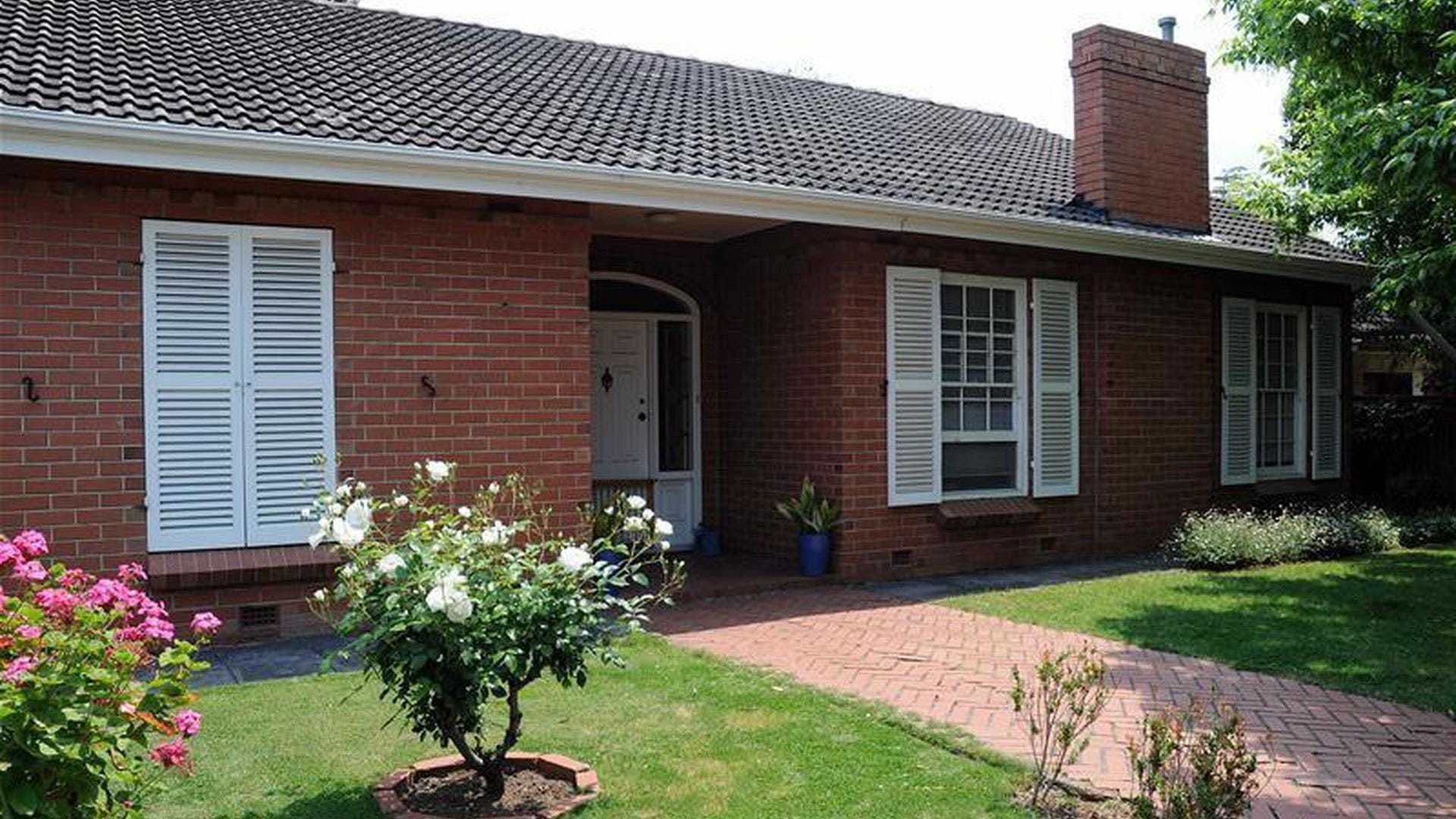 4 Harrow Terrace, Kingswood - Image 1