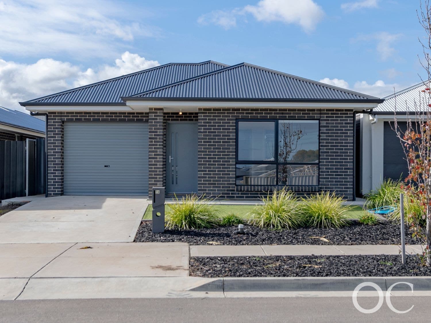 16 Colins Way, Hackham - Image 1