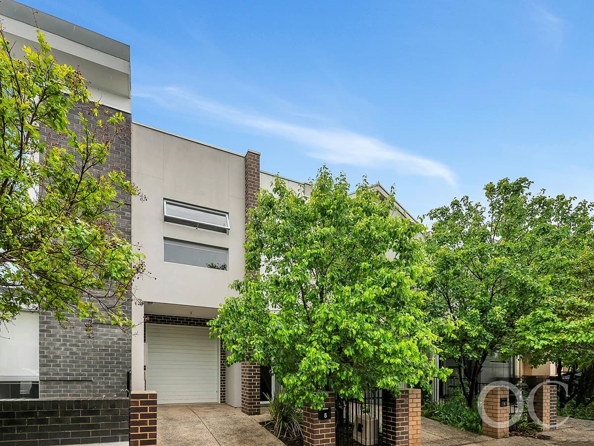 8 Elliot Drive, Lightsview - Image 1