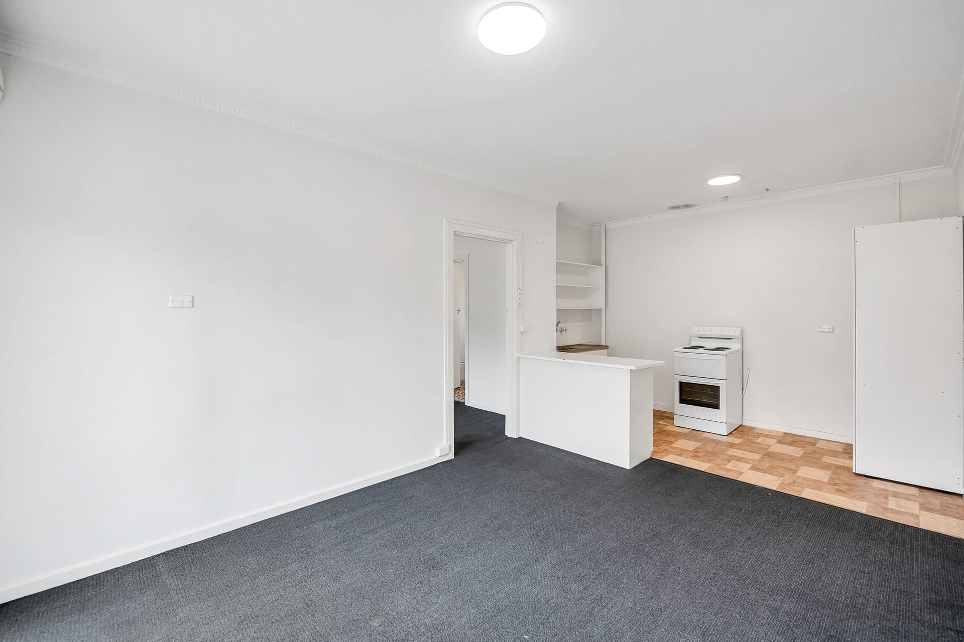 7/54 Forest Avenue, Black Forest - Image 1