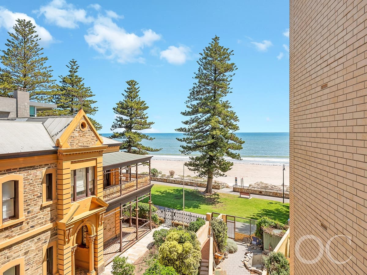 34/13 South Esplanade, Glenelg - Thumbnail 2
