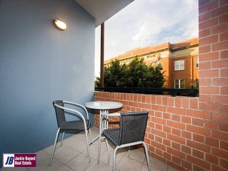 8 Dath St, Teneriffe - Thumbnail 2