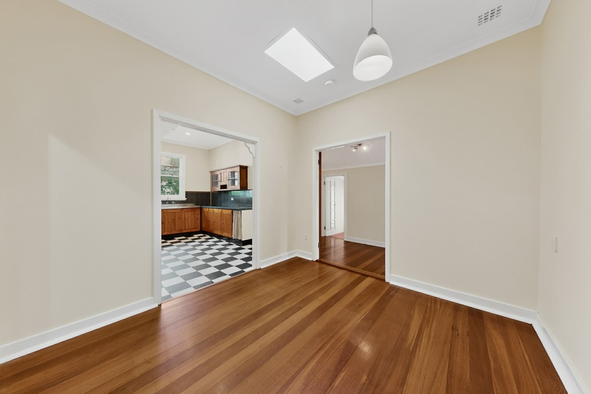 111 River View Avenue, South Guildford, South Guildford - Thumbnail 8