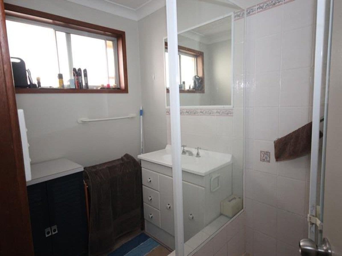 8 Robert Cres, Lemon Tree Passage, Lemon Tree Passage - Thumbnail 6