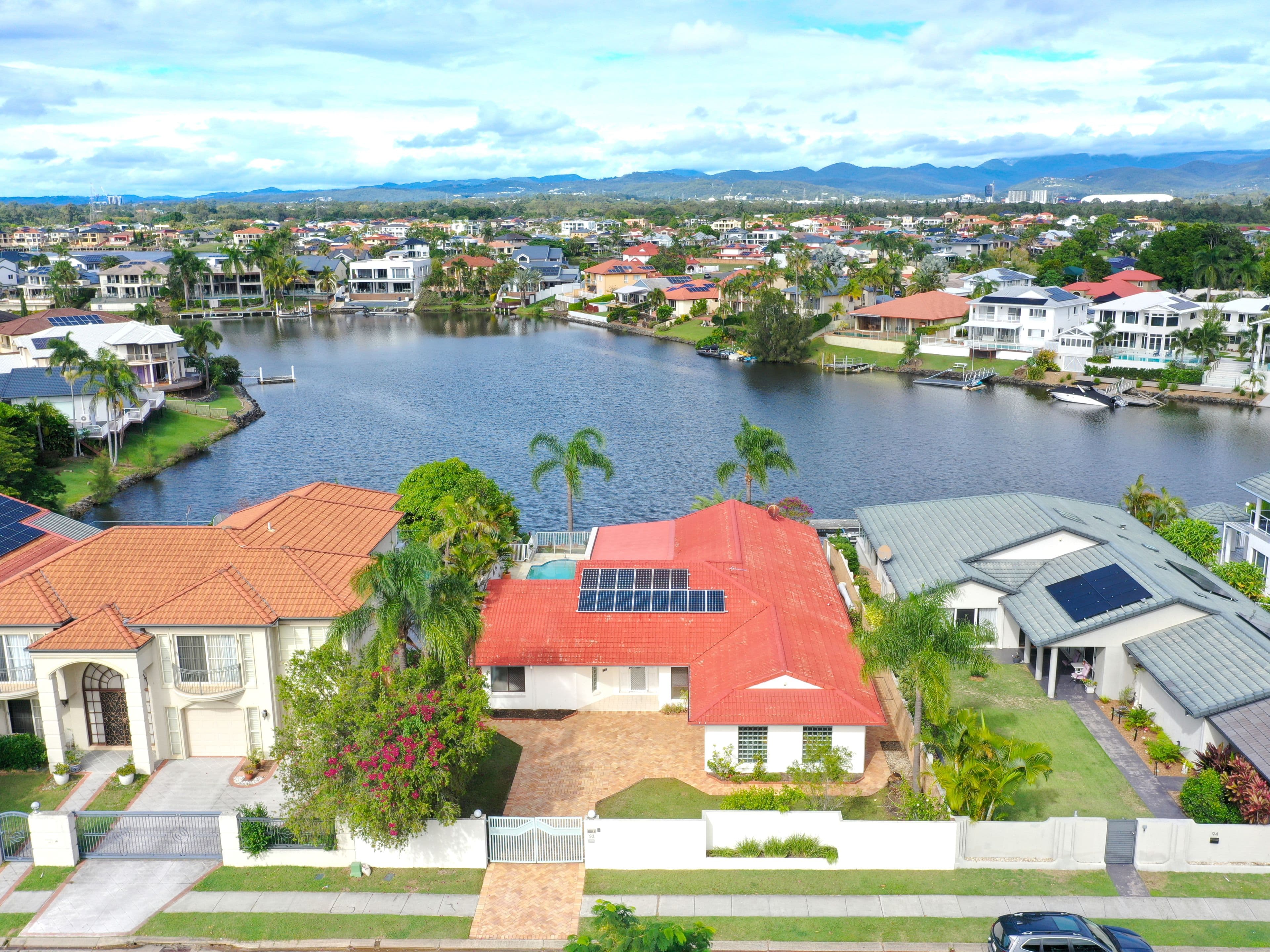 92 Santa Cruz Boulevard, Clear Island Waters QLD 4226, Clear Island Waters - Thumbnail 4