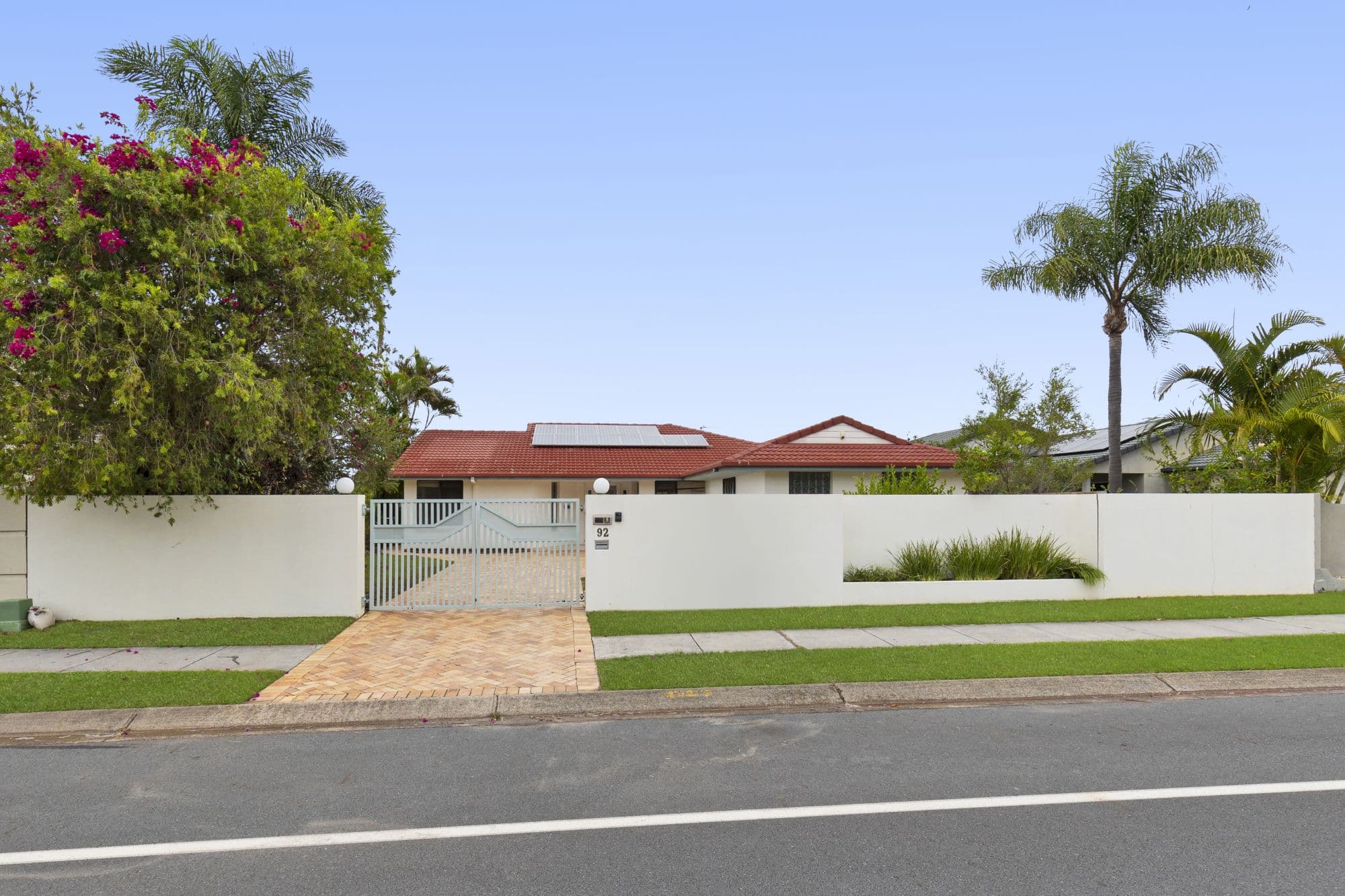 92 Santa Cruz Boulevard, Clear Island Waters QLD 4226, Clear Island Waters - Thumbnail 8