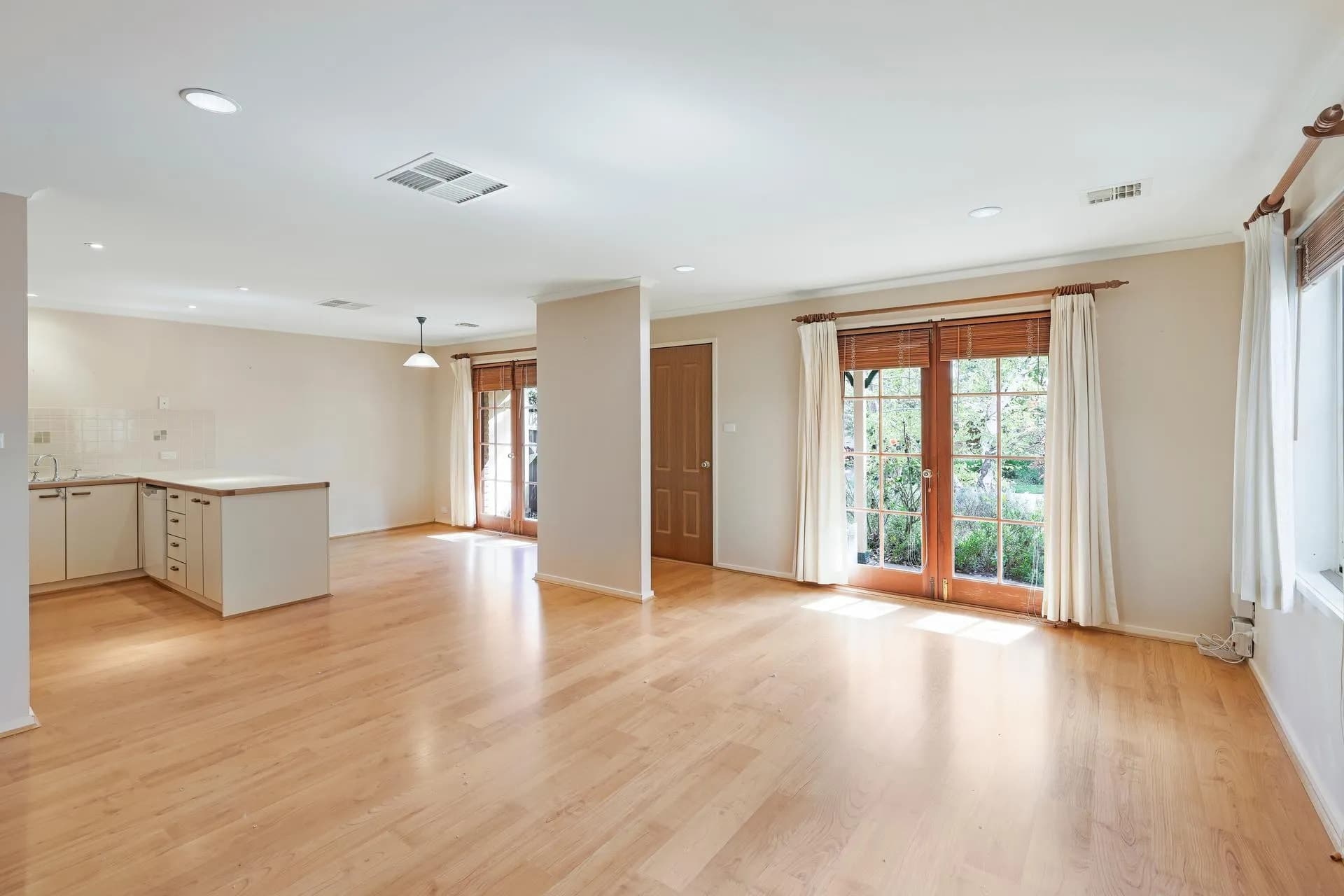 9 Mulleun  Close, Ngunnawal, ACT, Ngunnawal - Thumbnail 2