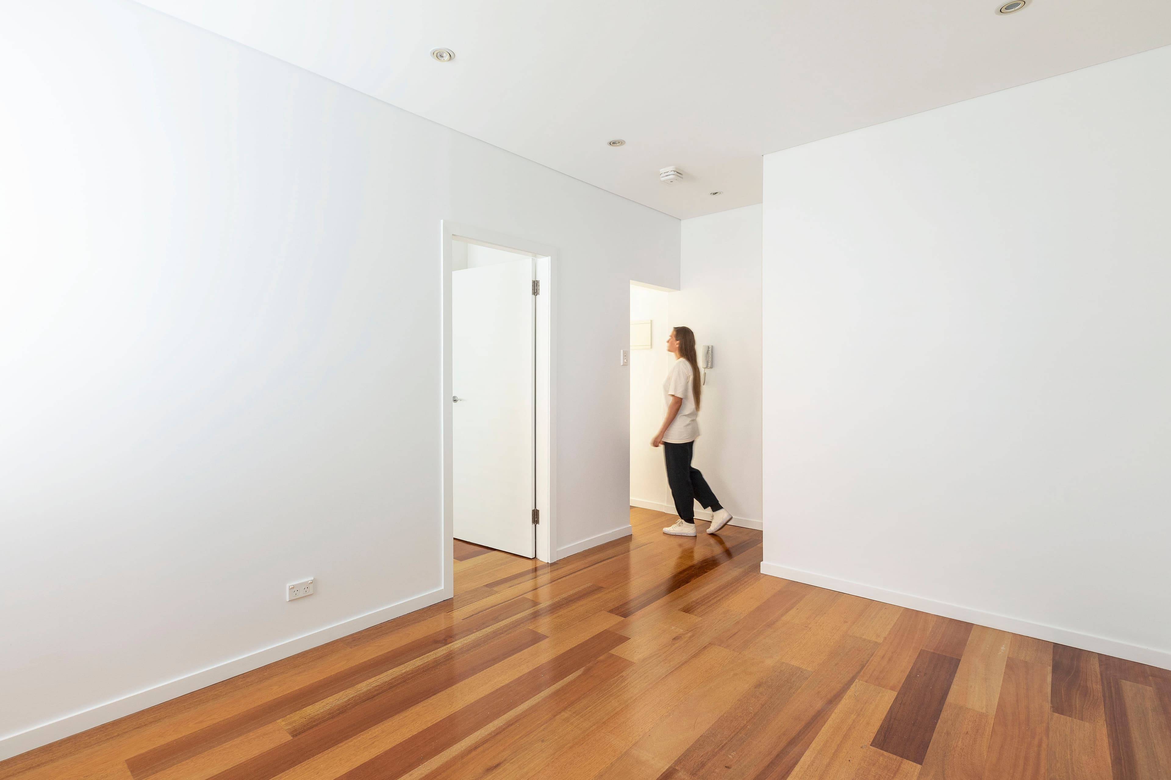 18/11 Ward Avenue, Potts Point - Image 1