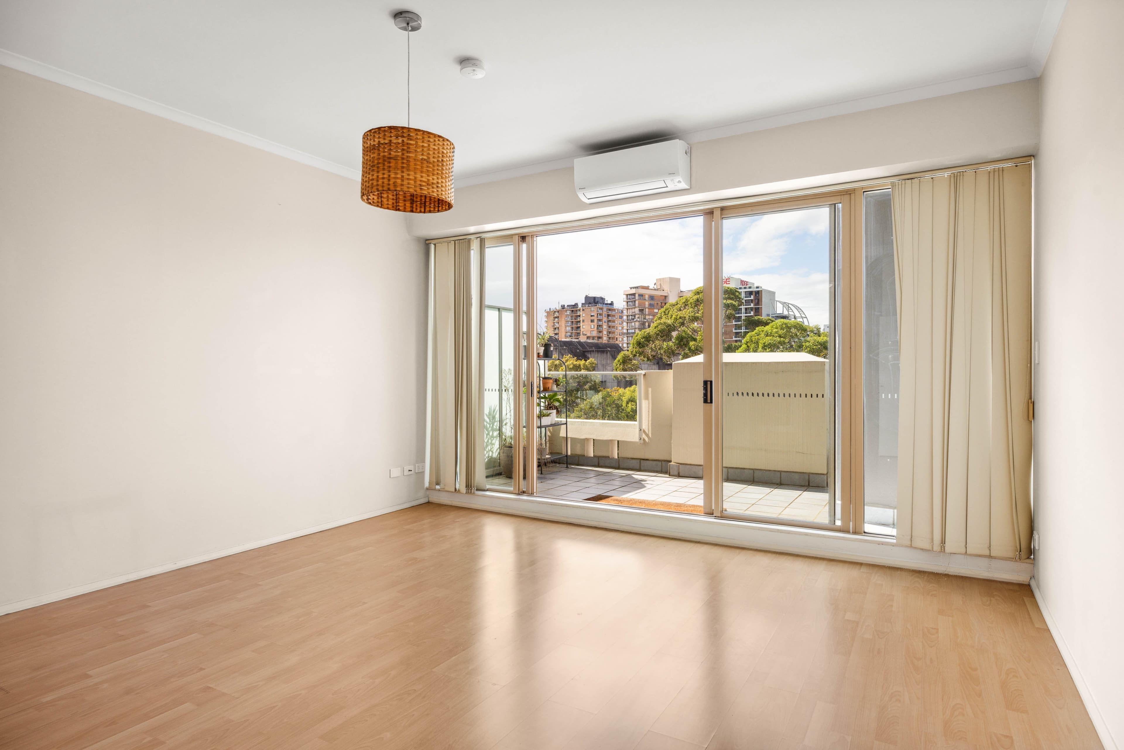604/105 Campbell Street, Surry Hills - Image 1