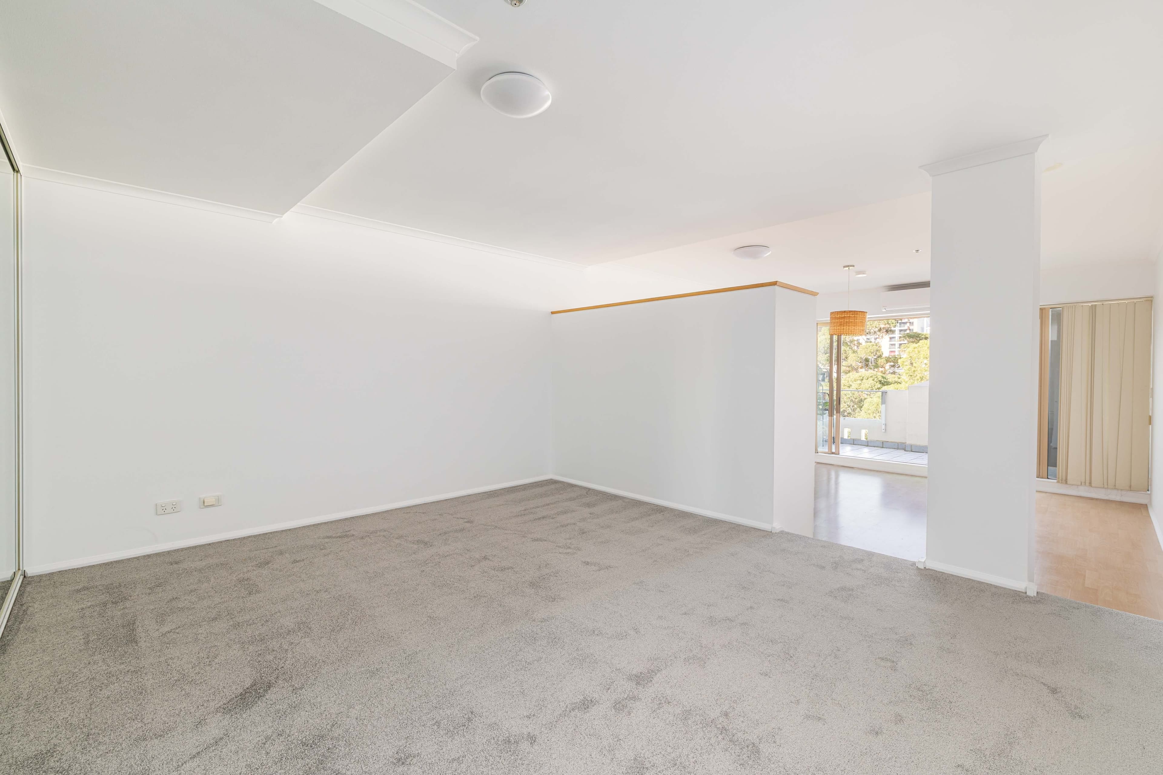 604/105 Campbell Street, Surry Hills - Thumbnail 2