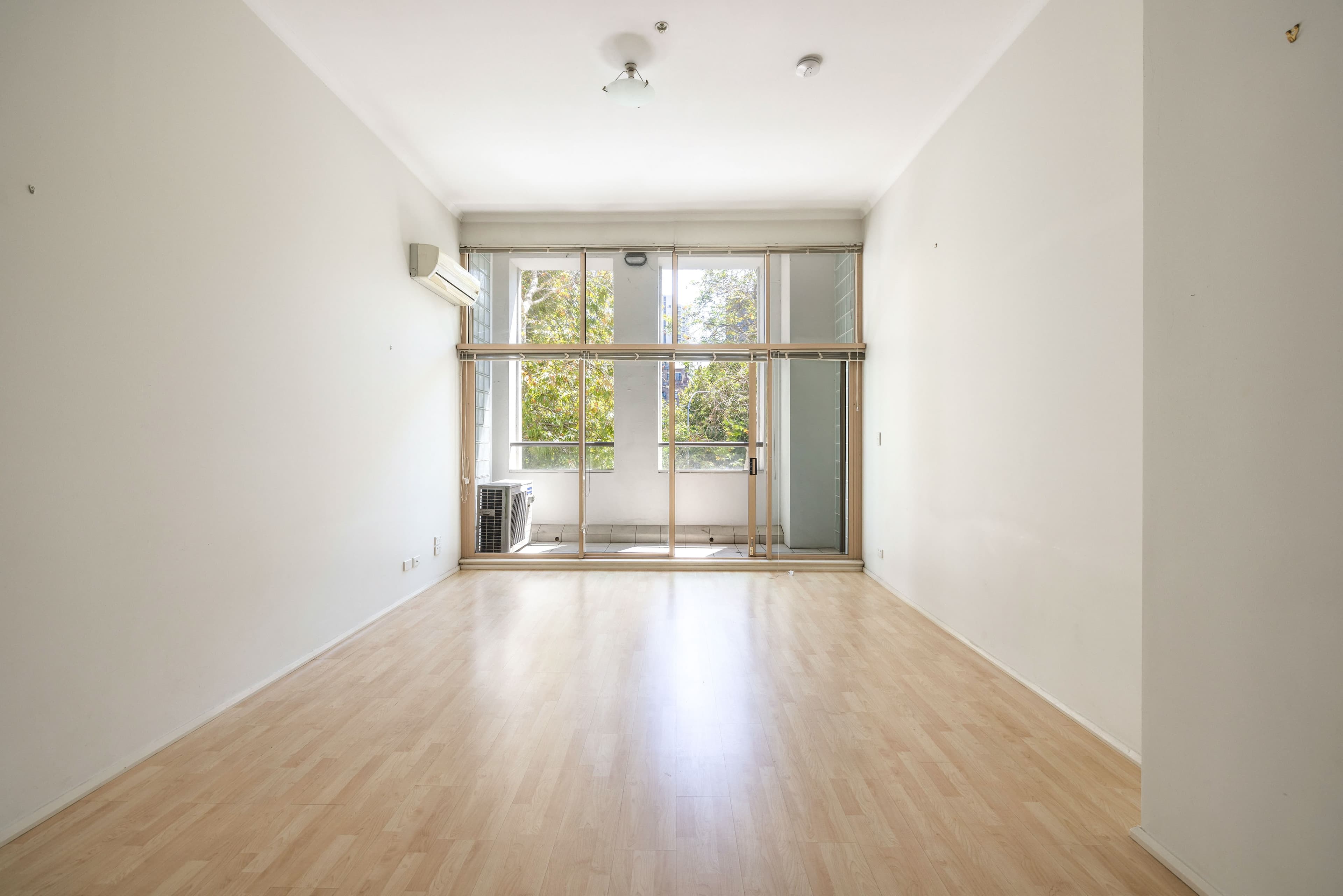 221/105 Campbell Street, Surry Hills - Image 1