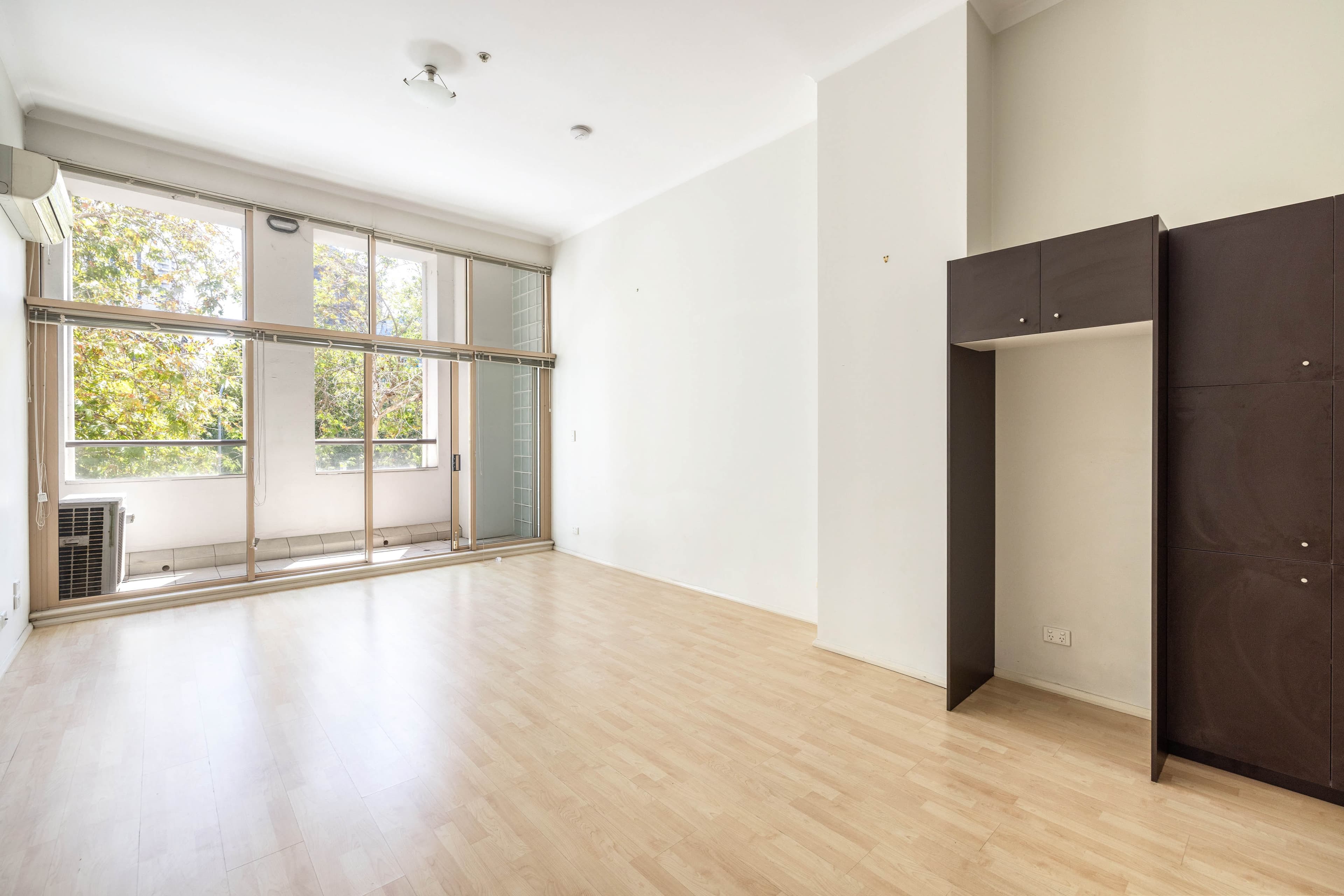 221/105 Campbell Street, Surry Hills - Thumbnail 2
