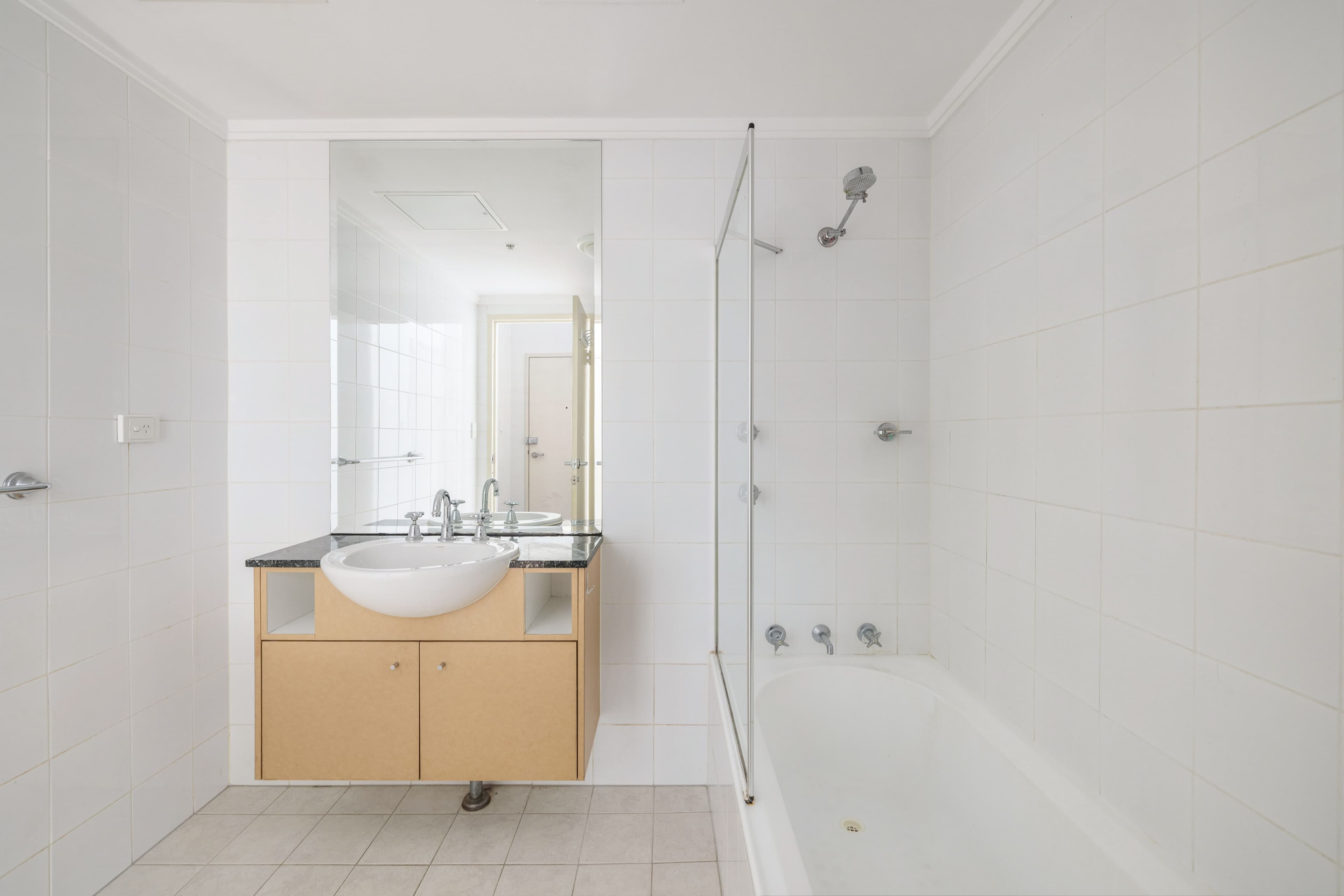 221/105 Campbell Street, Surry Hills - Thumbnail 8