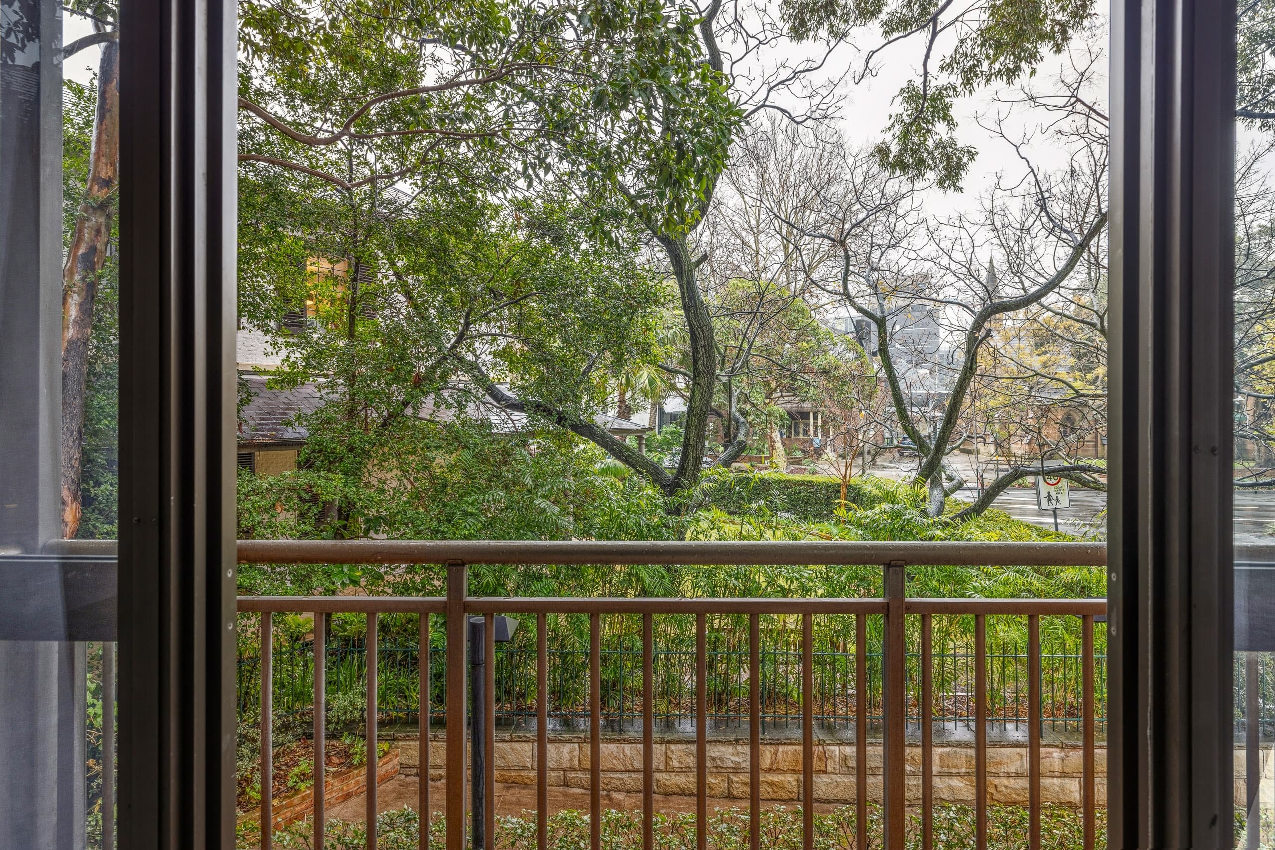 3/5-13 Hutchinson Street, Surry Hills - Thumbnail 2