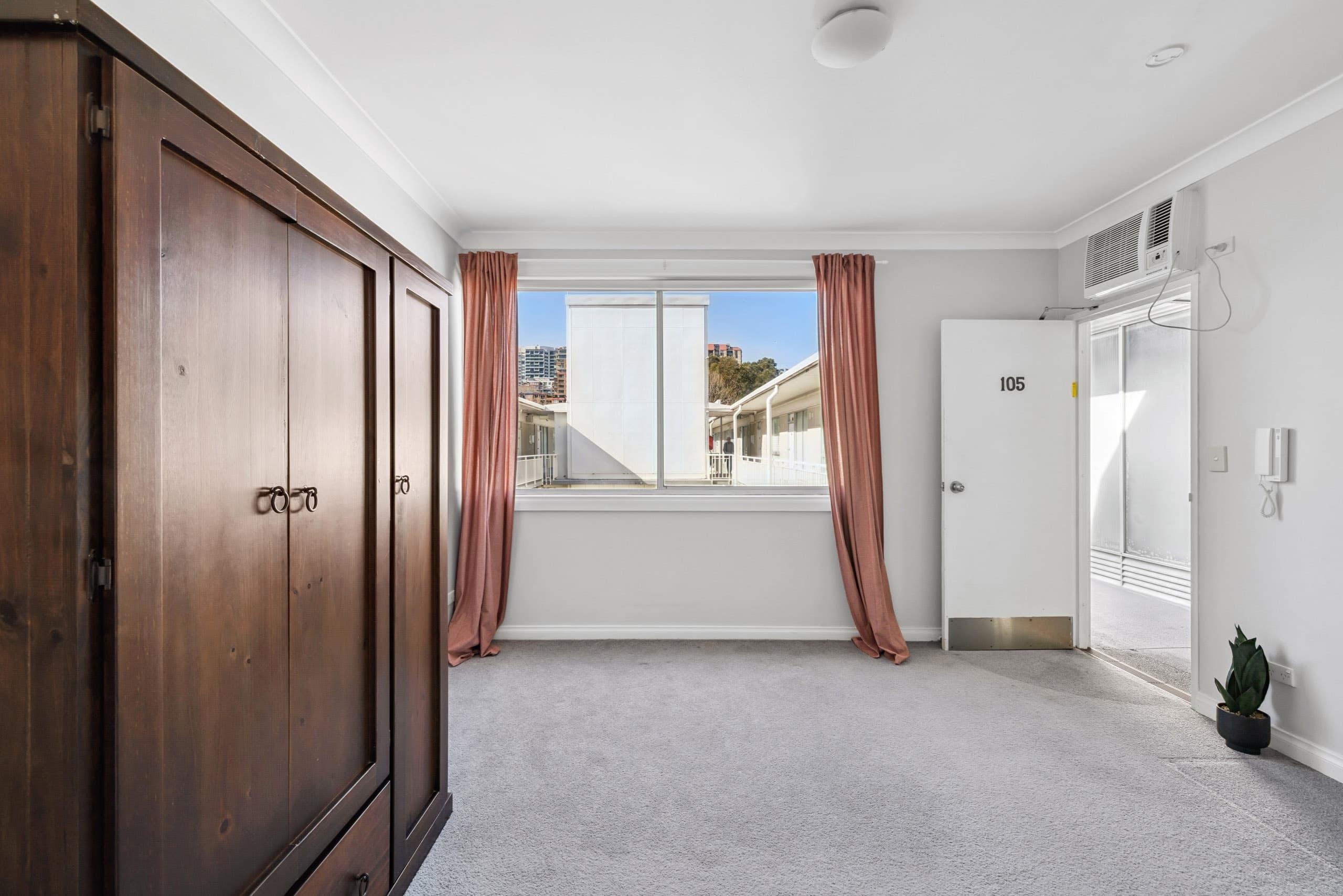 105/19 Forbes Street (Enter via Plunkett Street), Woolloomooloo - Image 1