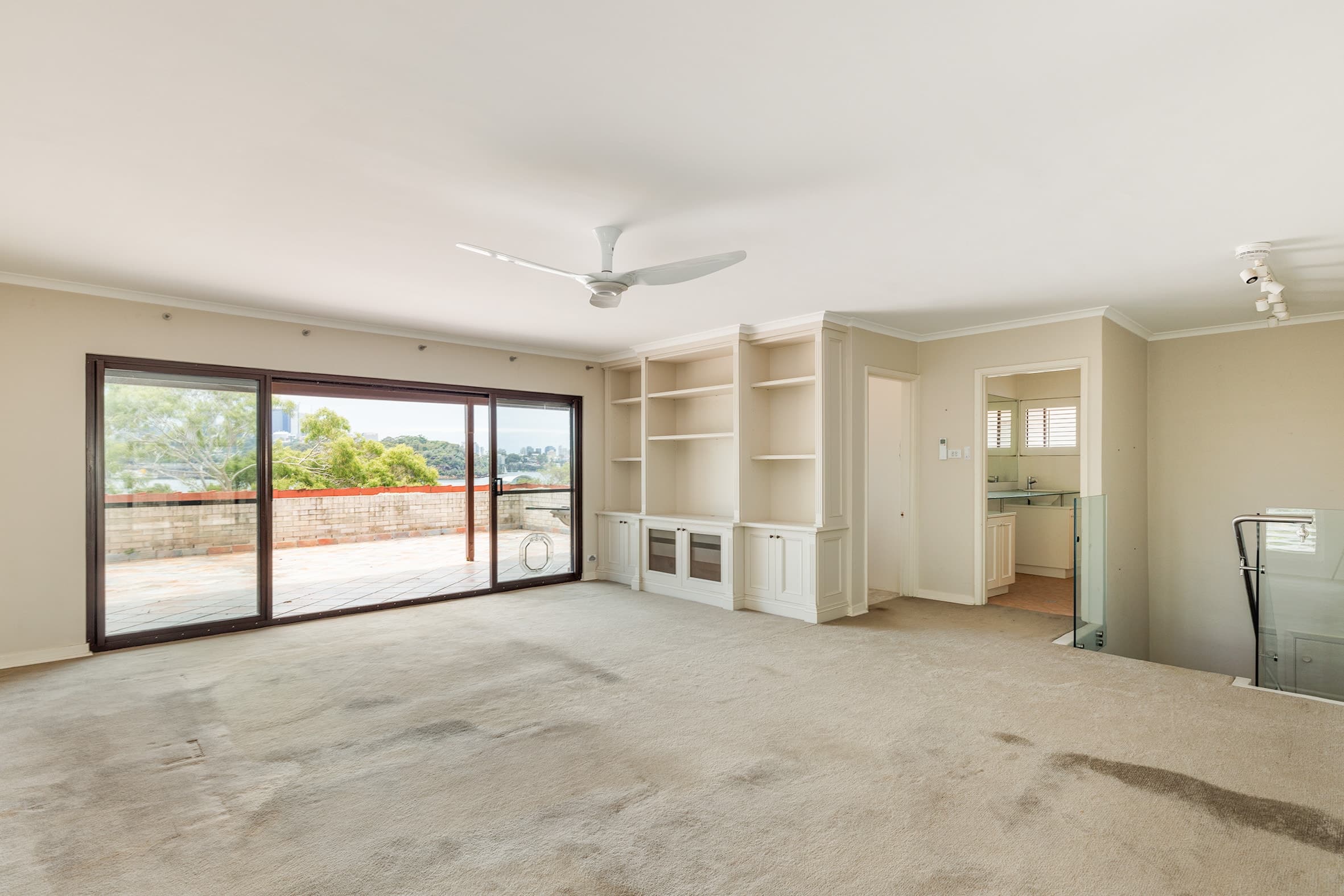 3/45 Wharf Road, Birchgrove - Thumbnail 3