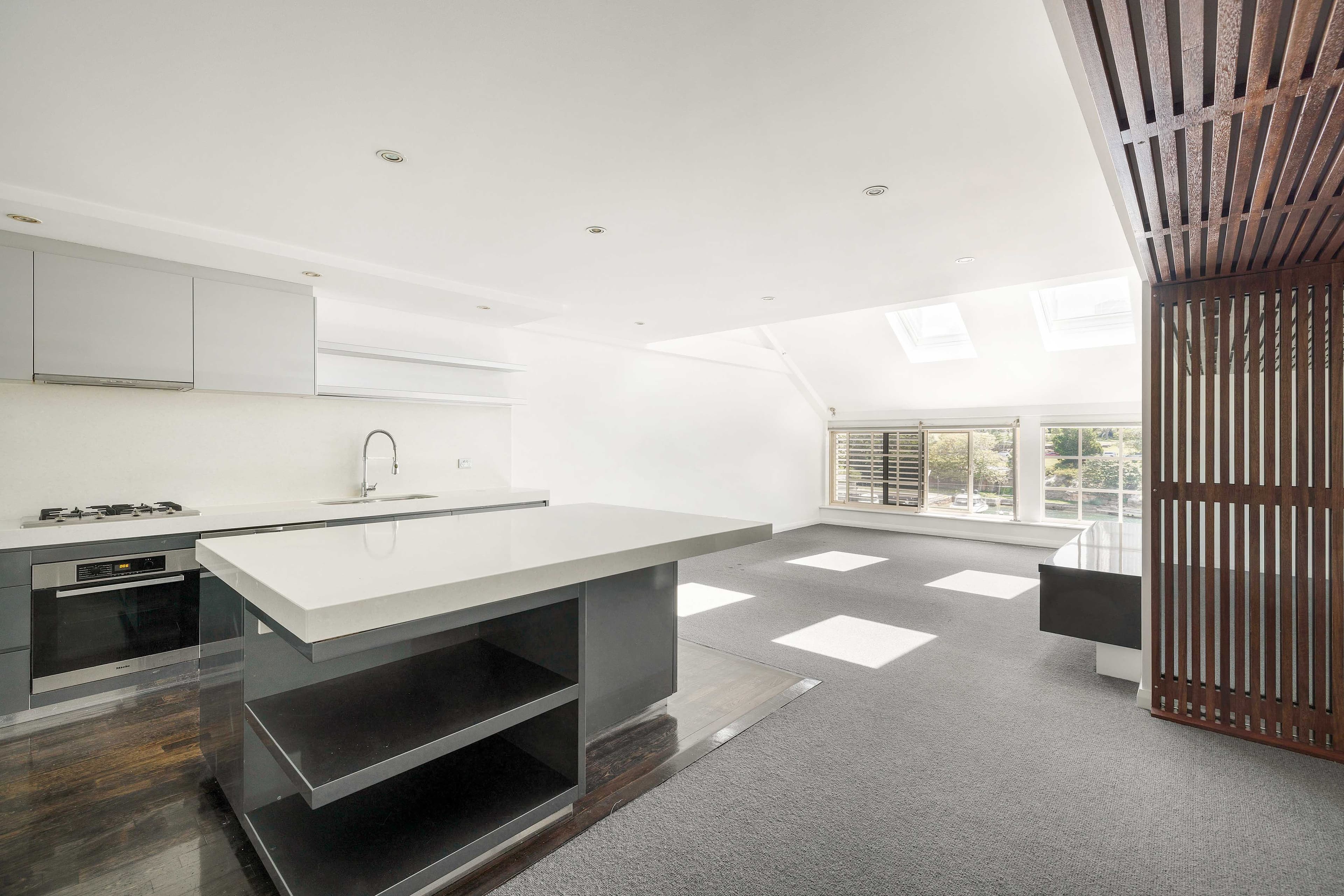520/6 Cowper Wharf Road, Woolloomooloo - Image 1