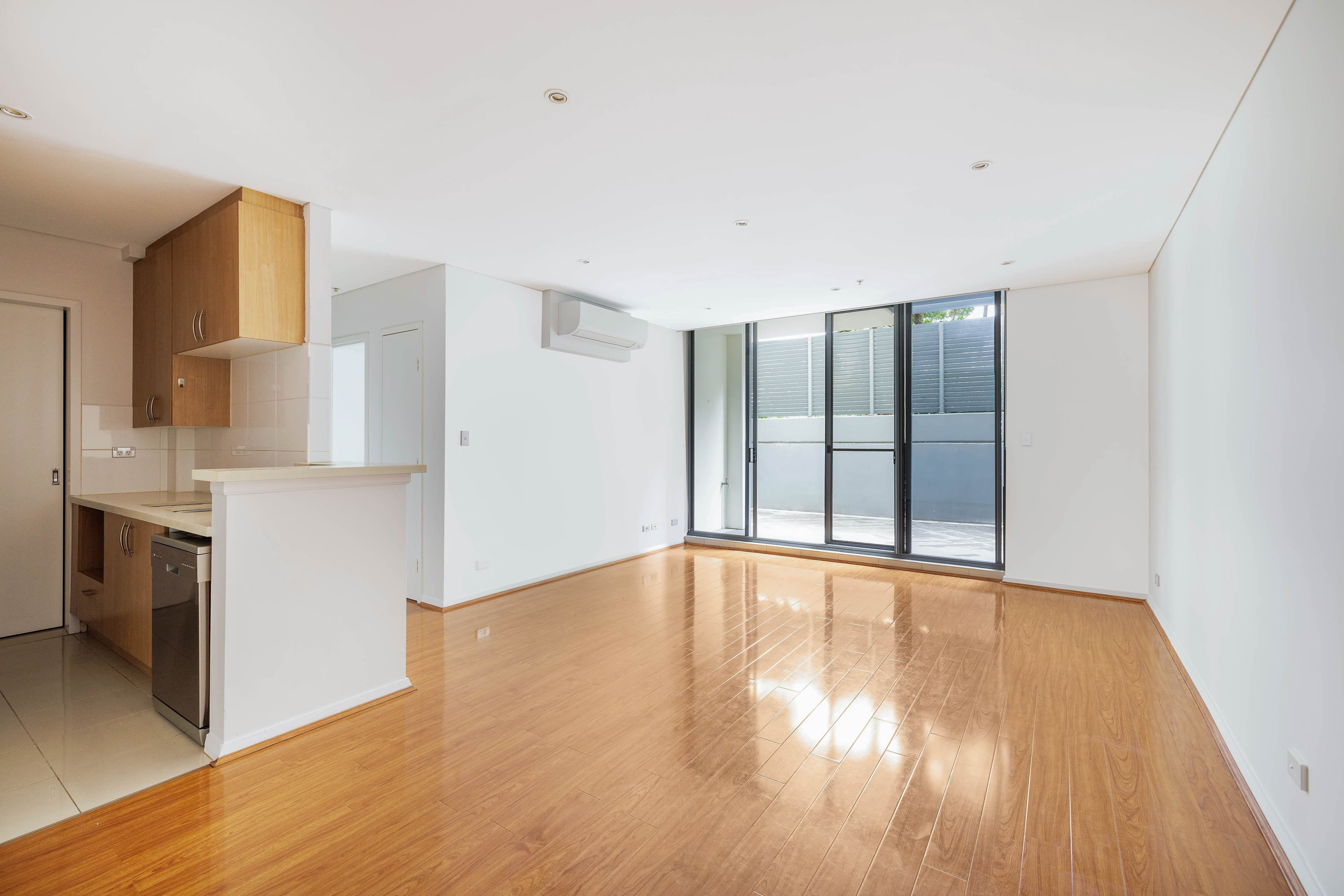 446/7 Crescent Street, Waterloo - Image 1