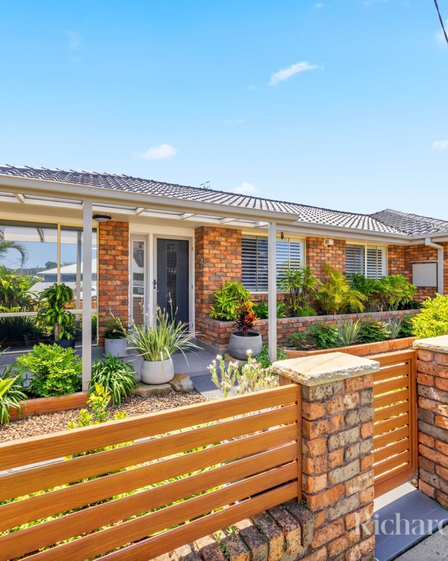8 Telopea Street Booker Bay, Bay - Image 1