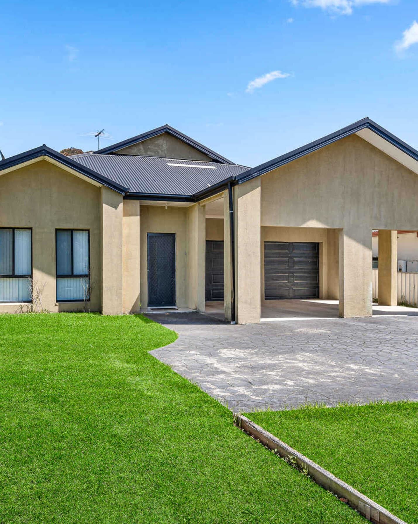 1/111 Melbourne Street Oxley Park, Park - Image 1
