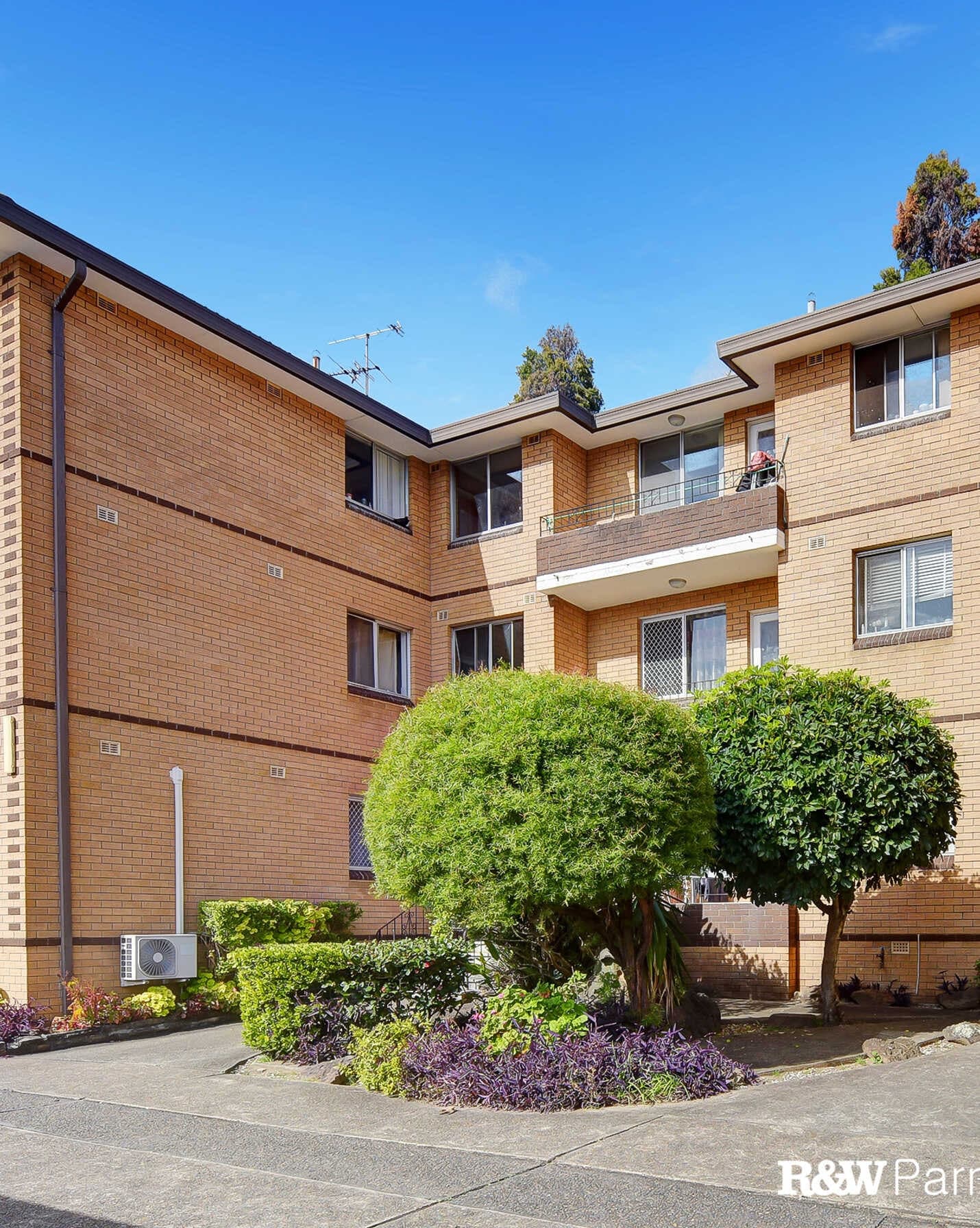 15/51 Wigram Street Harris Park, Park - Image 1