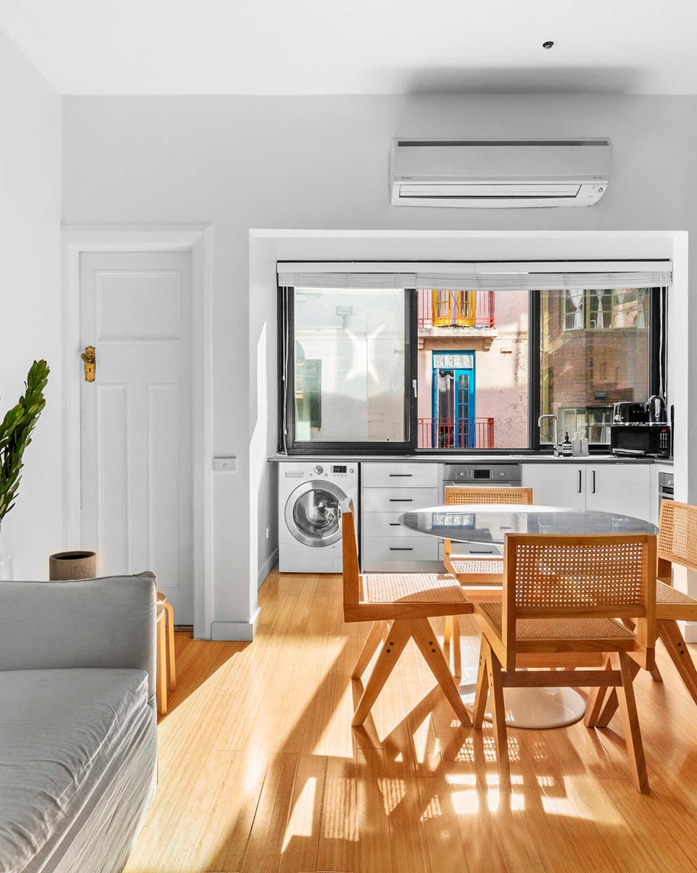 25/18 Springfield Avenue Potts Point, Point - Image 1