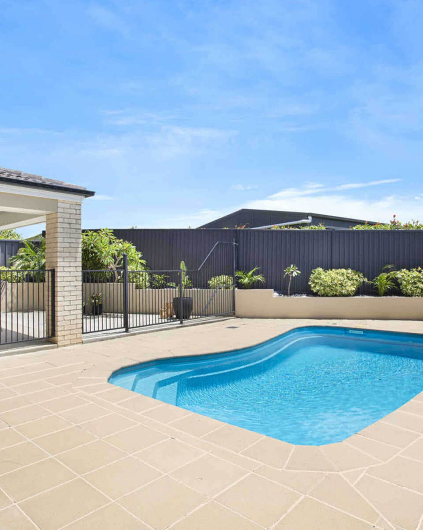 37 Bemboka Crescent Glenning Valley, Valley - Thumbnail 2