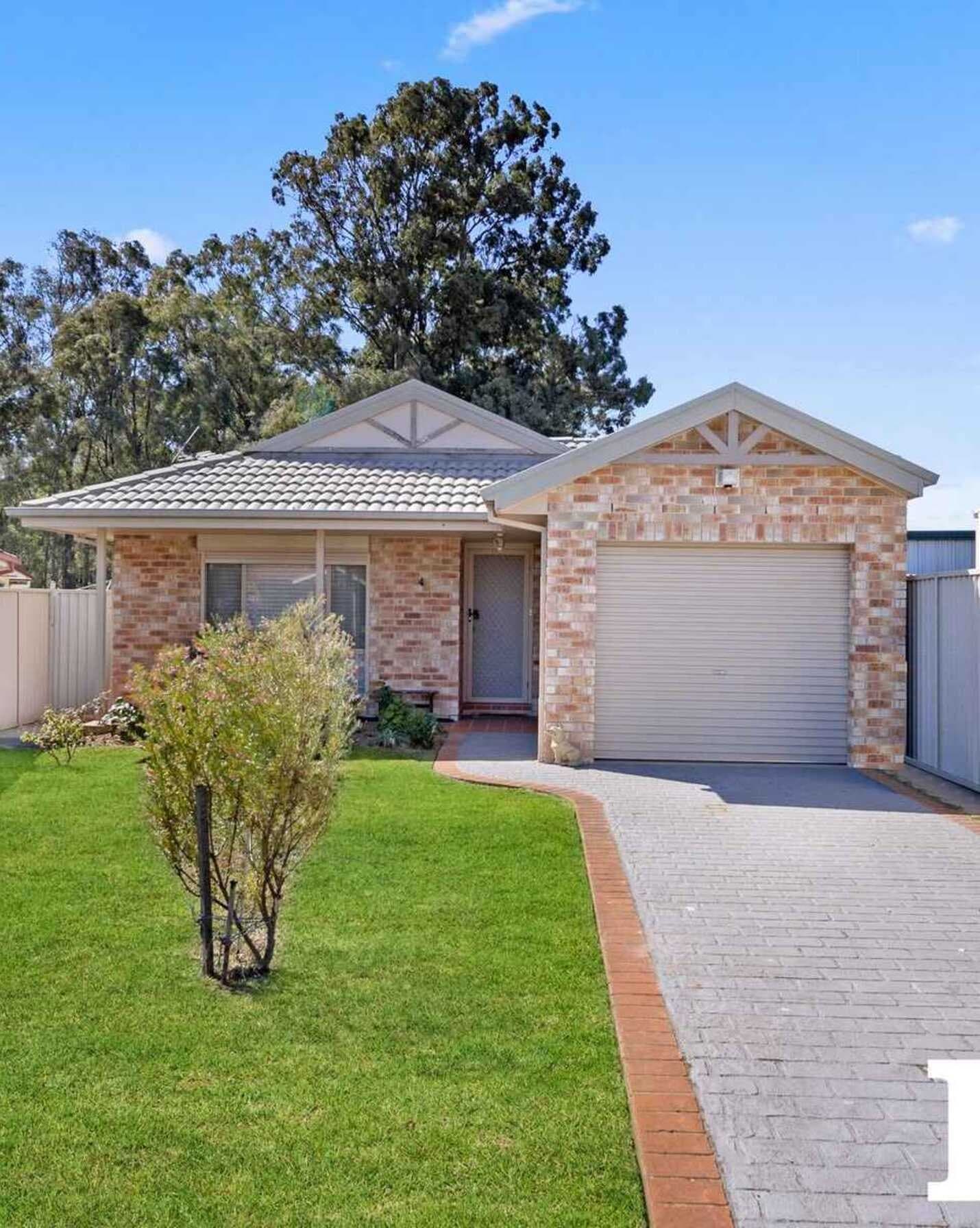 4 Tallinn Grove Rooty Hill, Hill - Image 1