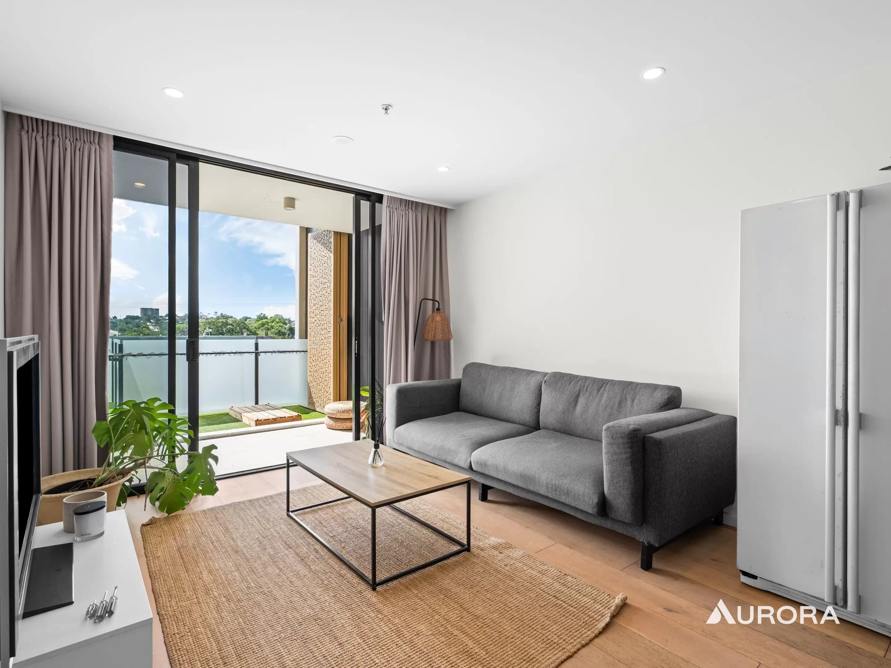 206/17 Deshon Street, Woolloongabba, Woolloongabba - Thumbnail 2