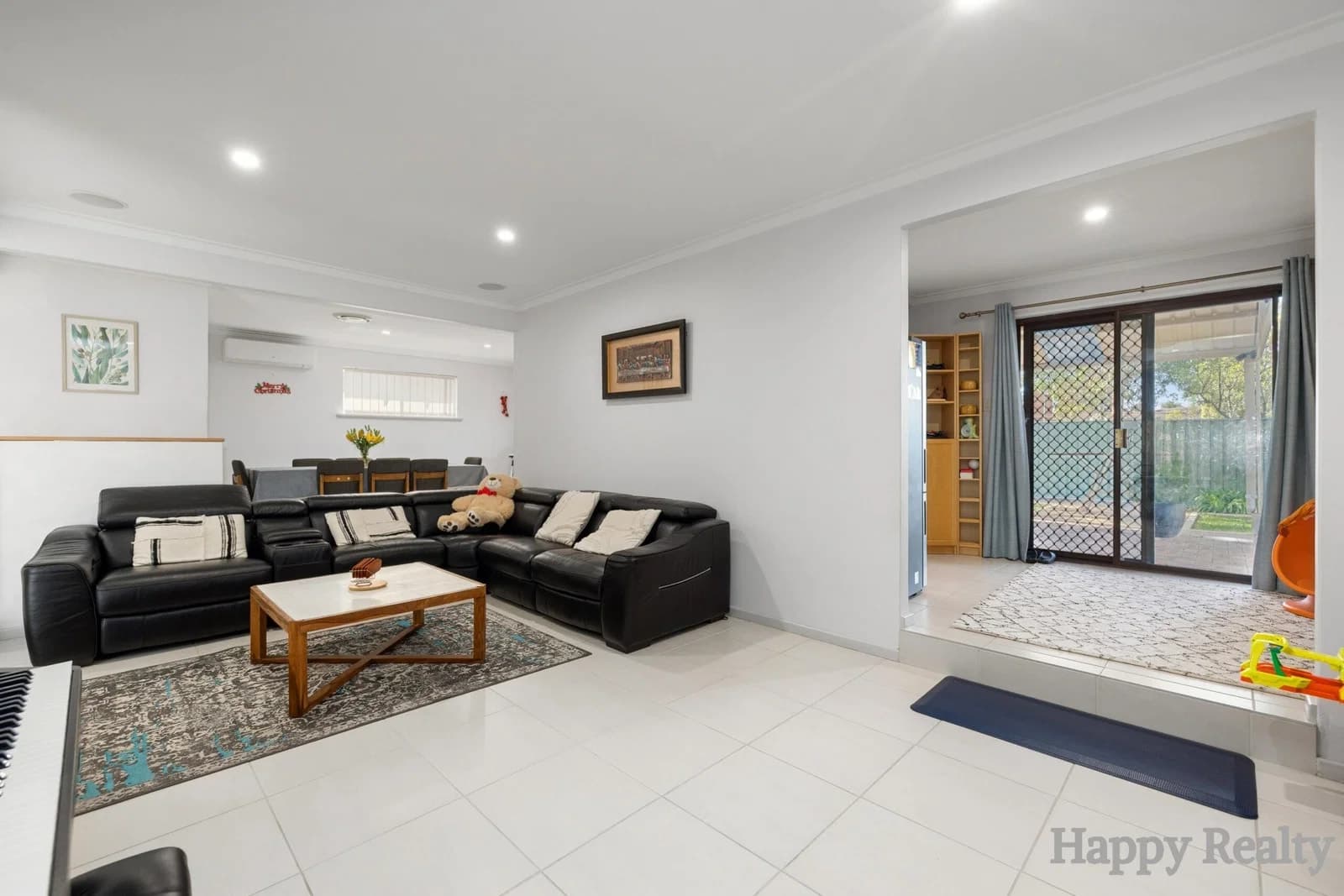 5 Grenadier Drive, THORNLIE WA 6108, Thornlie - Thumbnail 2