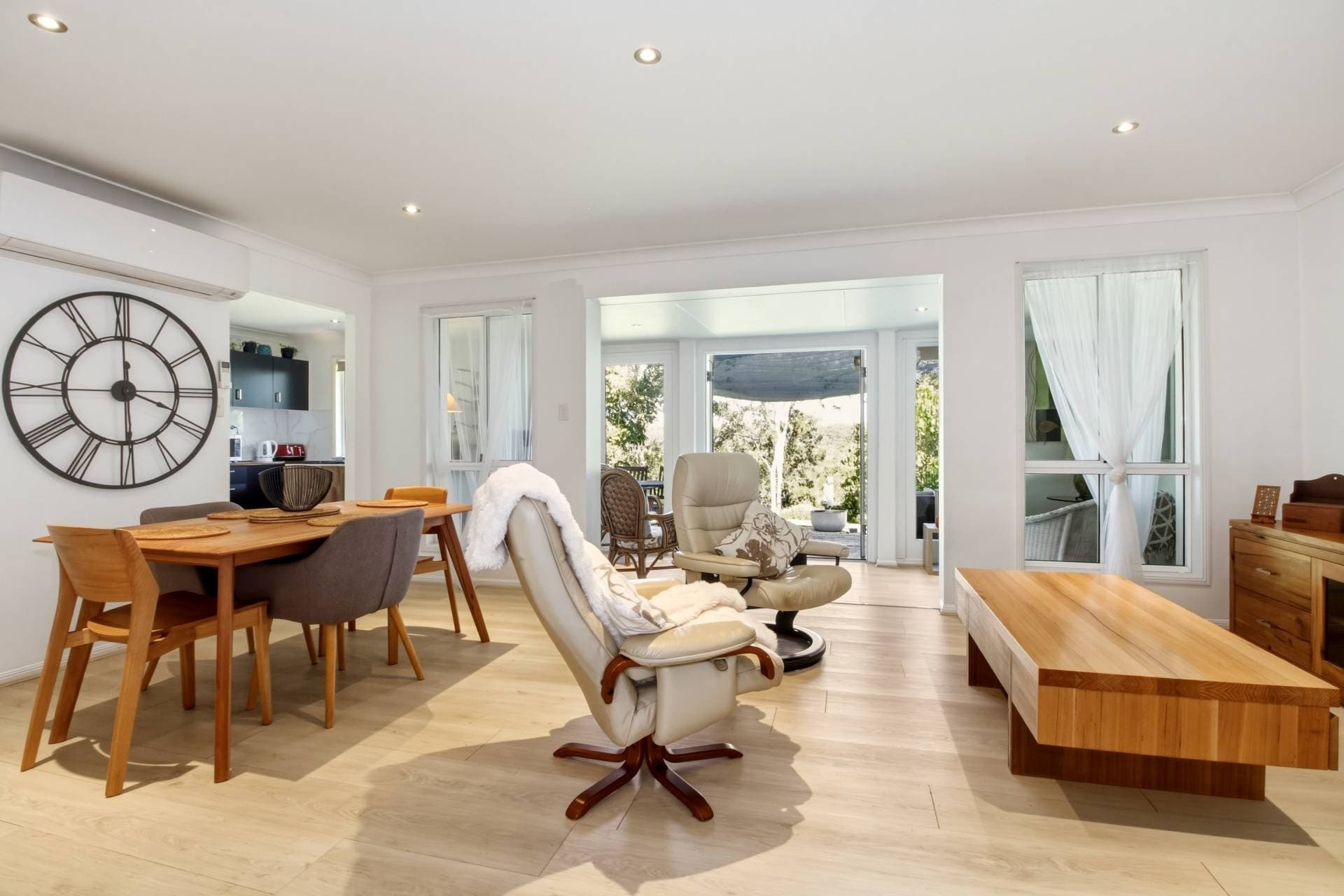 16 Calm Waters Crescent, Macleay Island, Macleay Island - Thumbnail 2