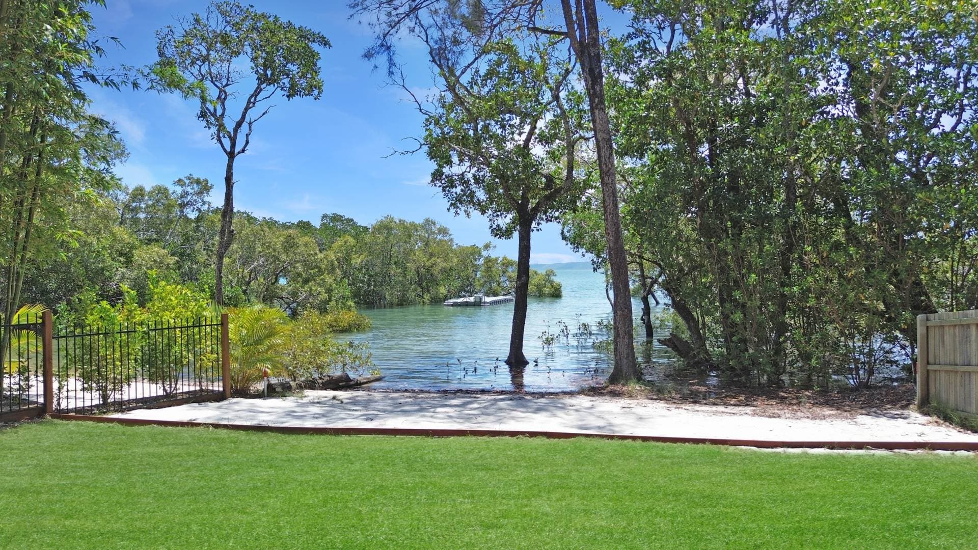 31 Calm Waters Cres, Macleay Island, Macleay Island - Thumbnail 2