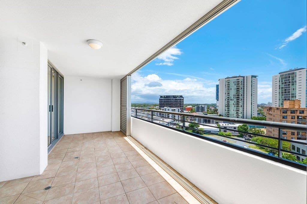 121/105 Scarborough Street, Southport - Thumbnail 3